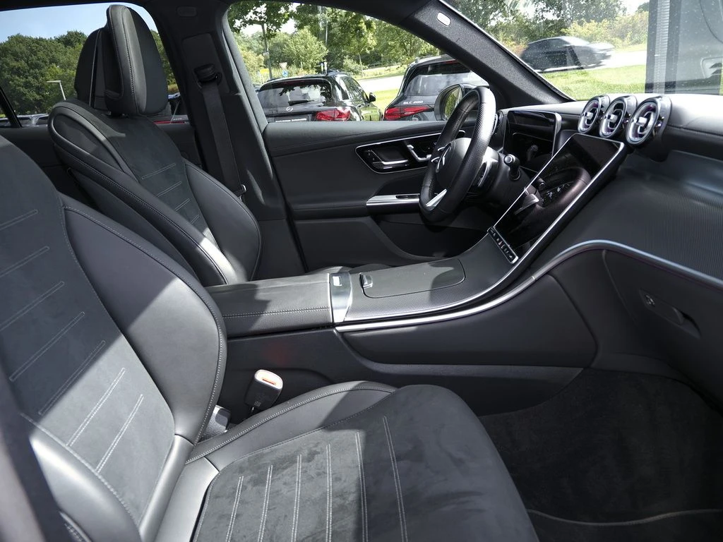 Mercedes-Benz-GLC 220 d-image-10