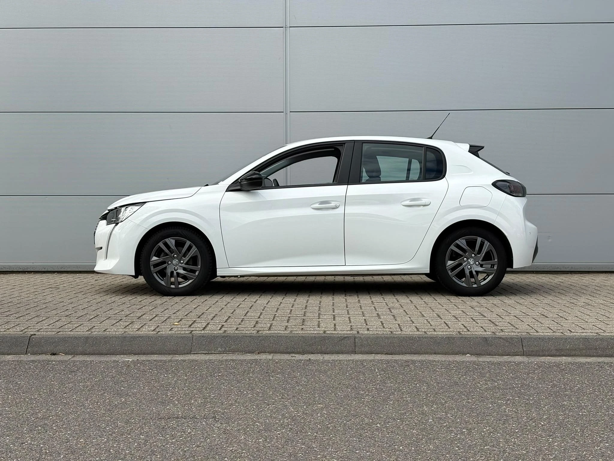 Peugeot-208-image-1