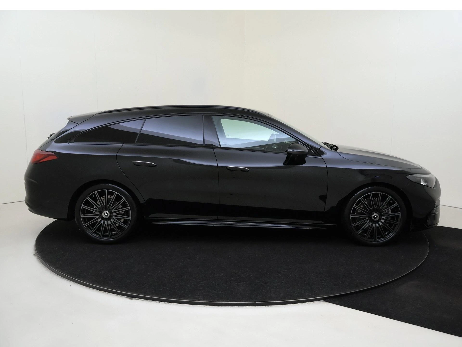 Mercedes-Benz-CLA-image-8