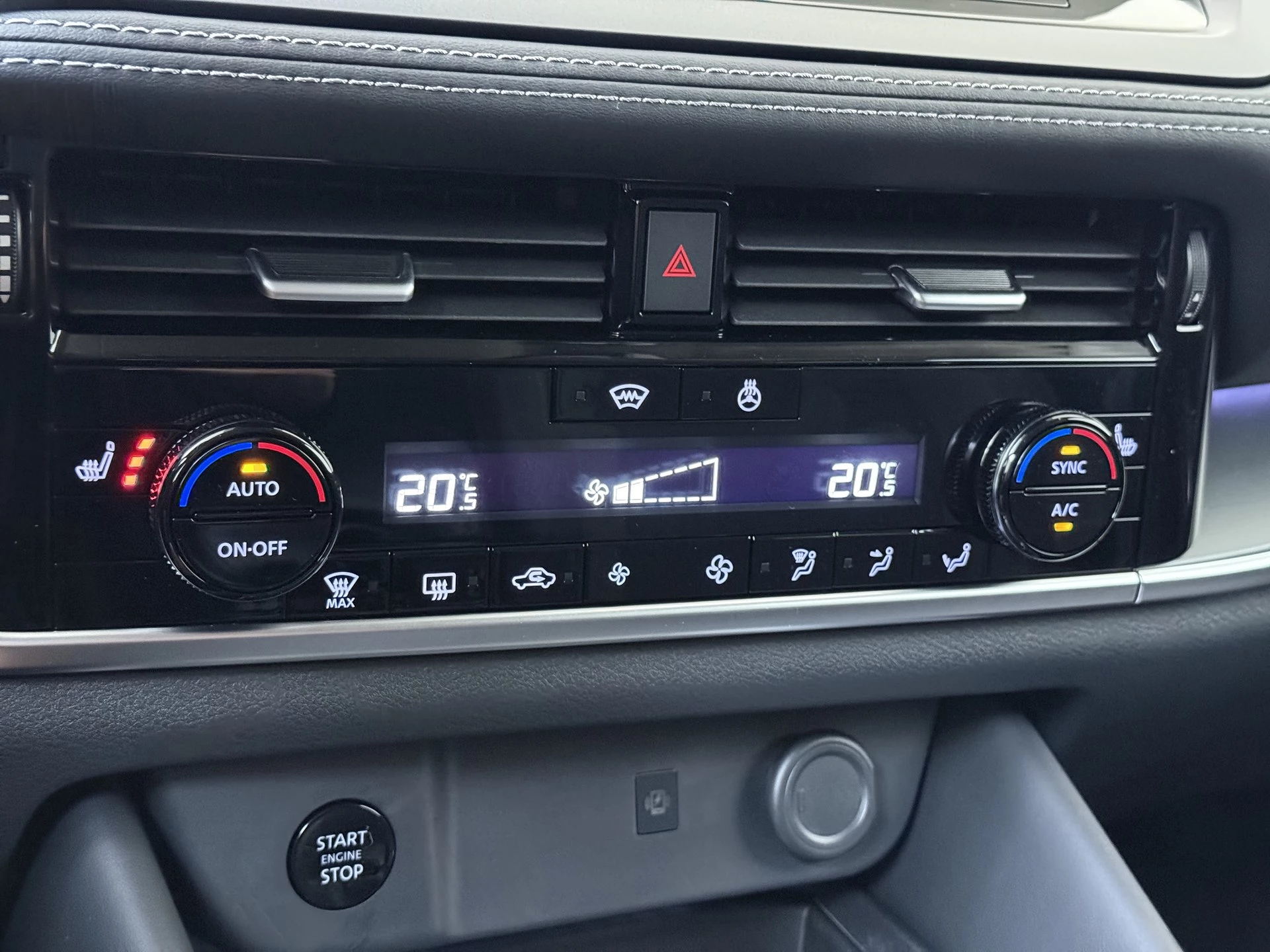 Nissan QASHQAI Mild-Hybrid 158 Xtronic N-Connecta + Cold Pack + Easy Pack
