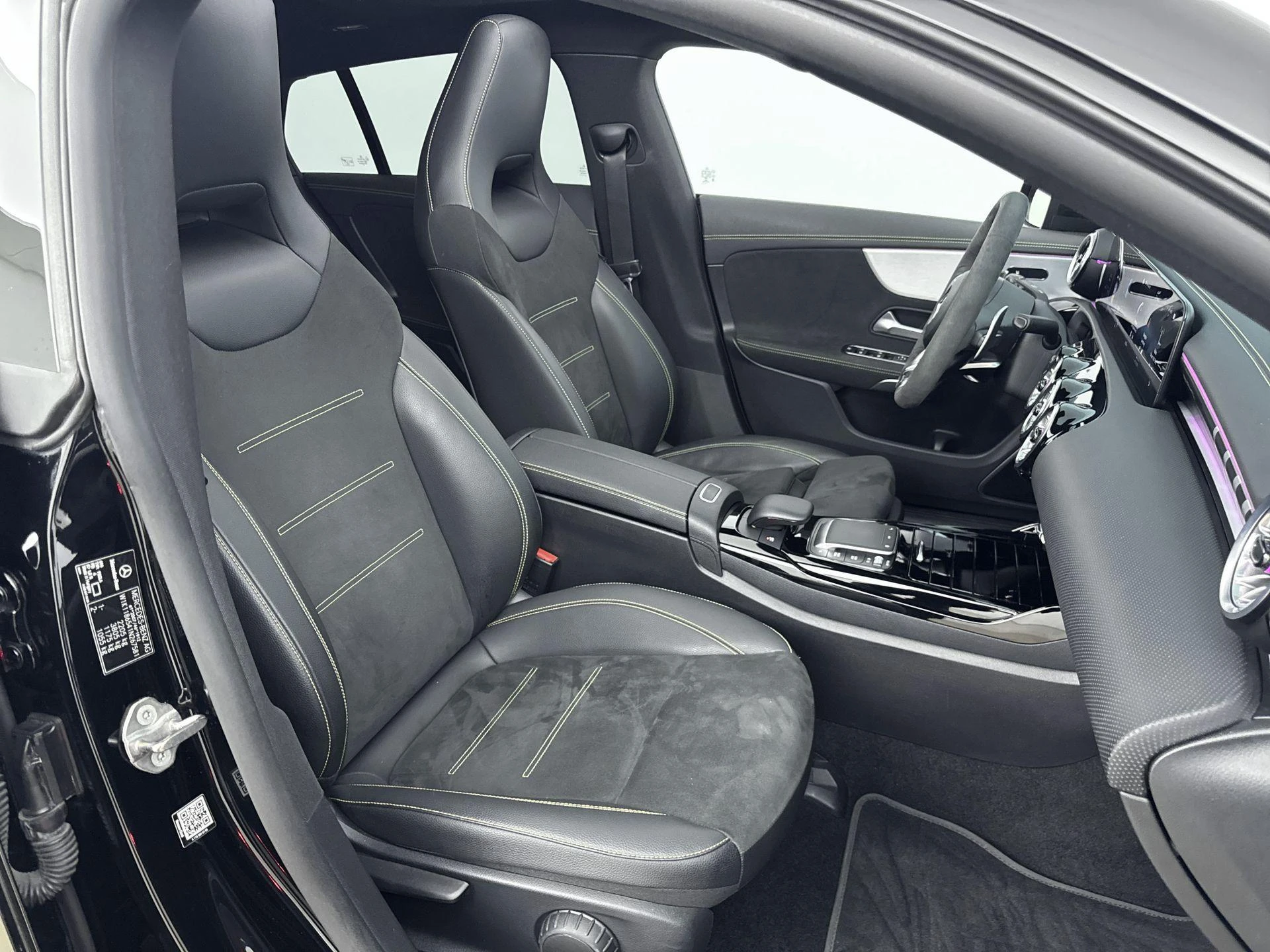Mercedes-Benz-CLA-image-21