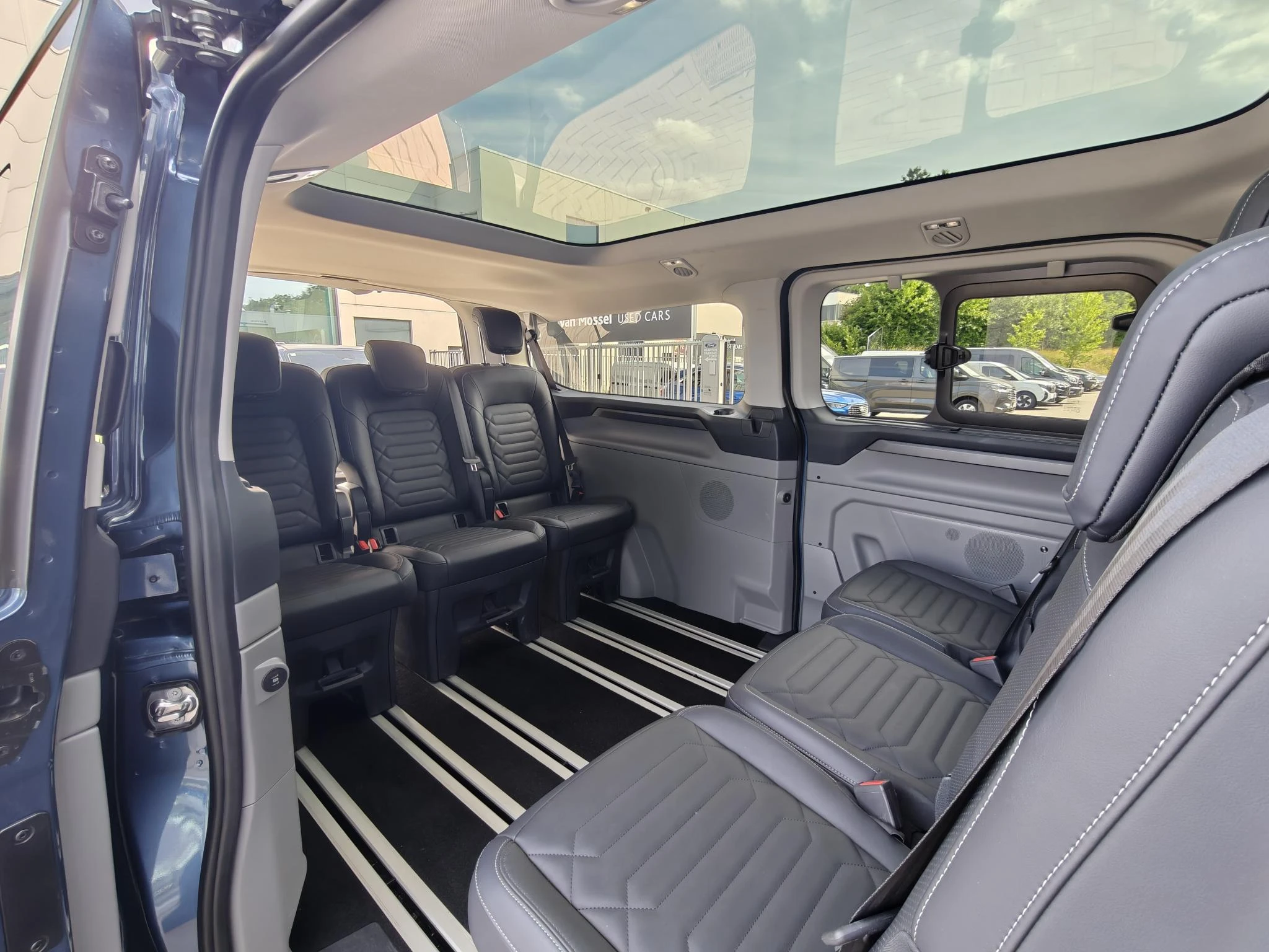 Ford-Tourneo Custom-image-8