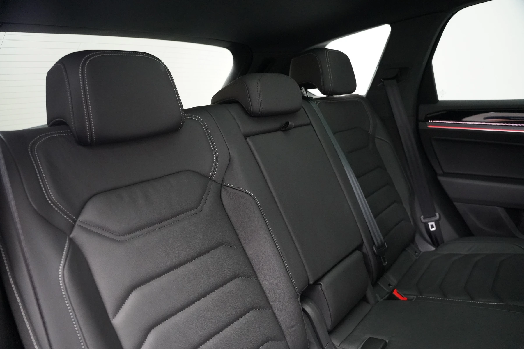 Volkswagen-Touareg-image-11