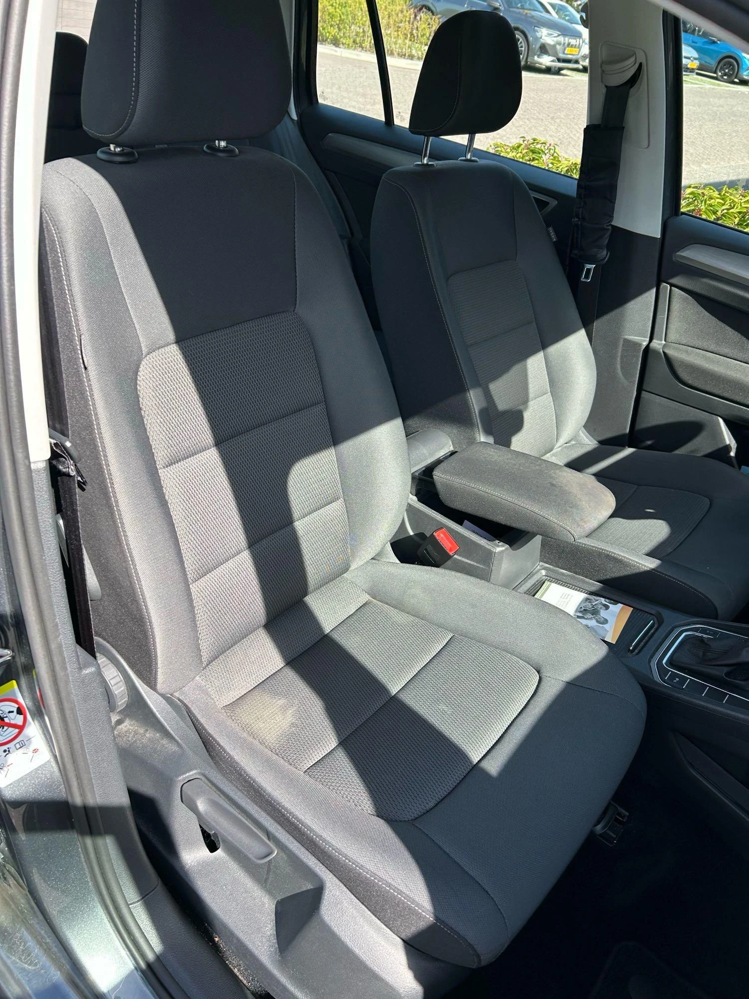 Volkswagen-Golf Sportsvan-image-9