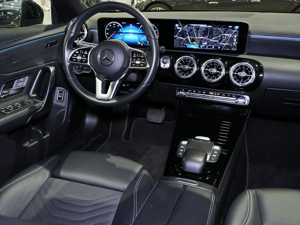 Mercedes-Benz-CLA 180-image-10