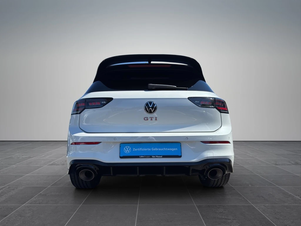 Volkswagen-Golf-image-2