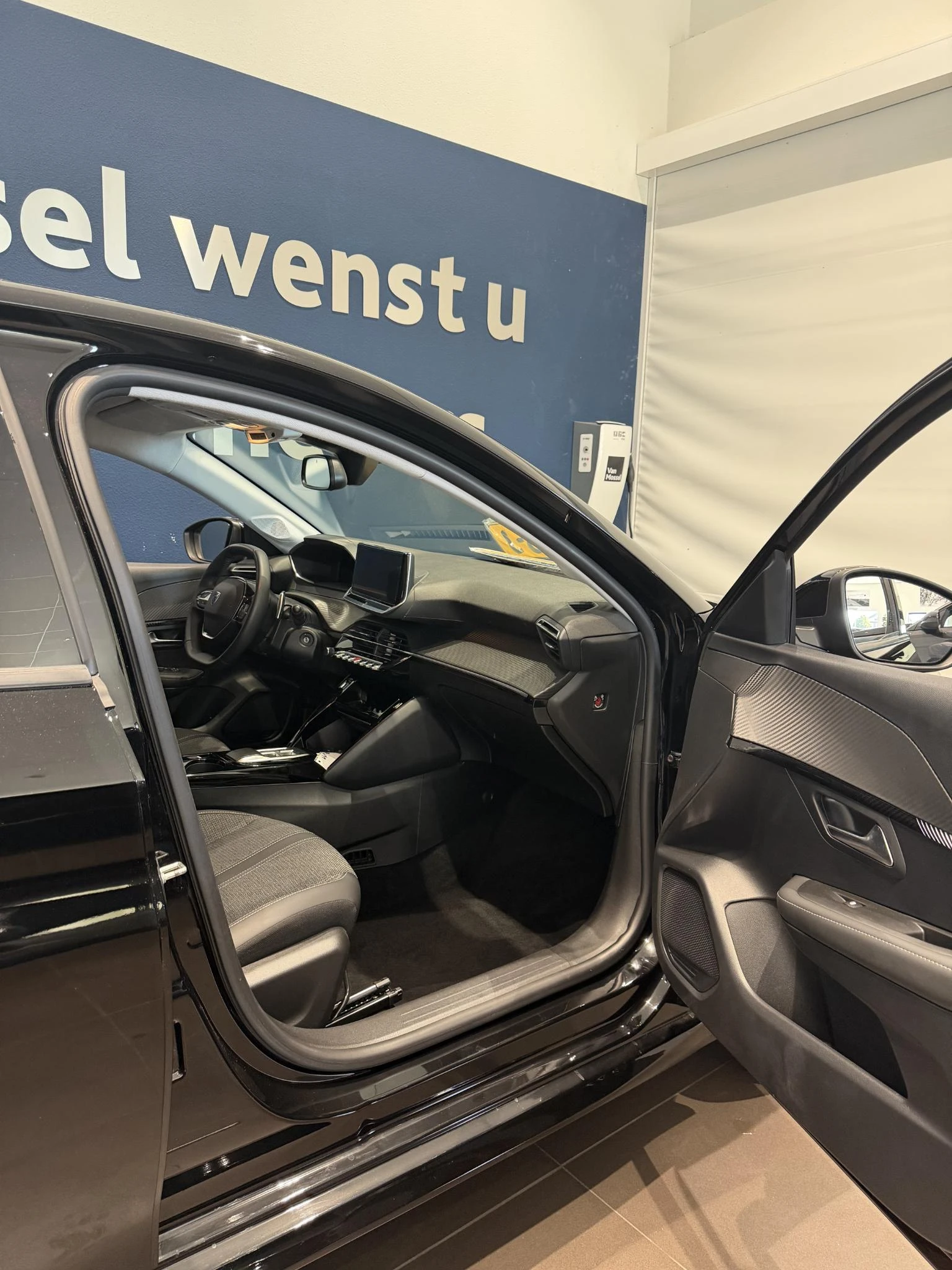 Peugeot-208-image-14