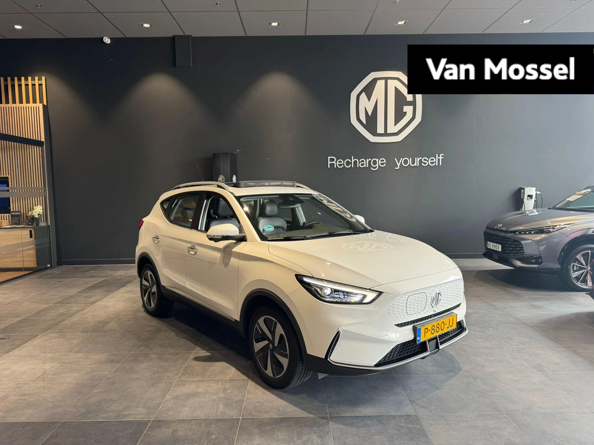MG-ZS EV-image-0