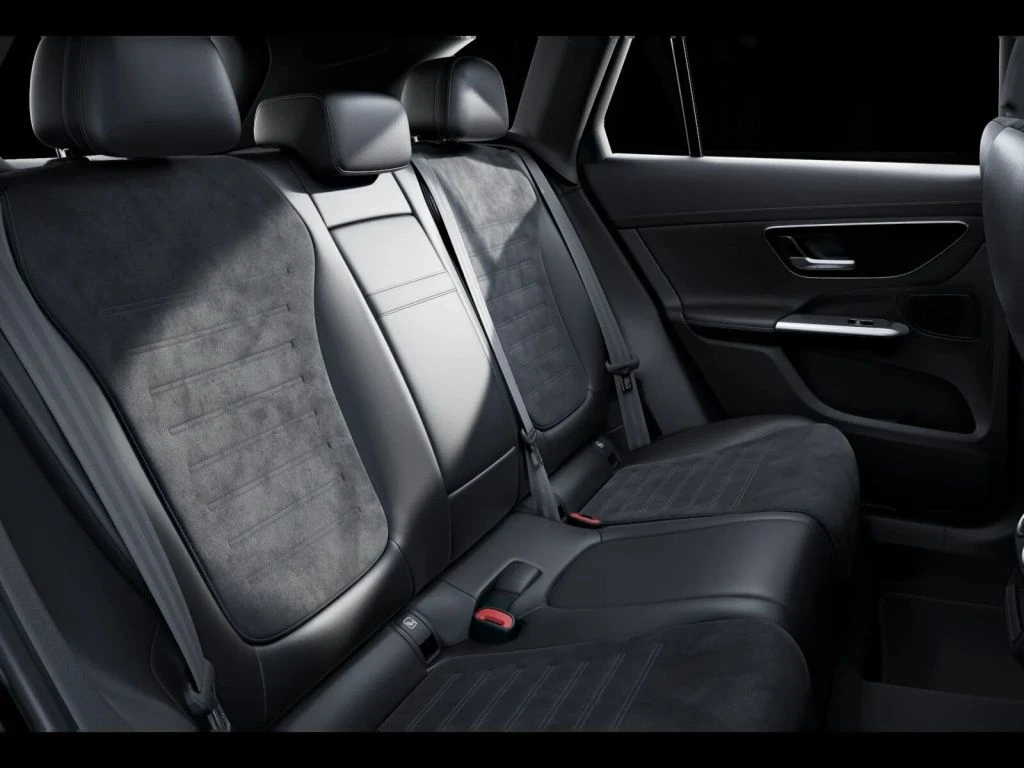 Mercedes-Benz-GLC 300 d-image-10