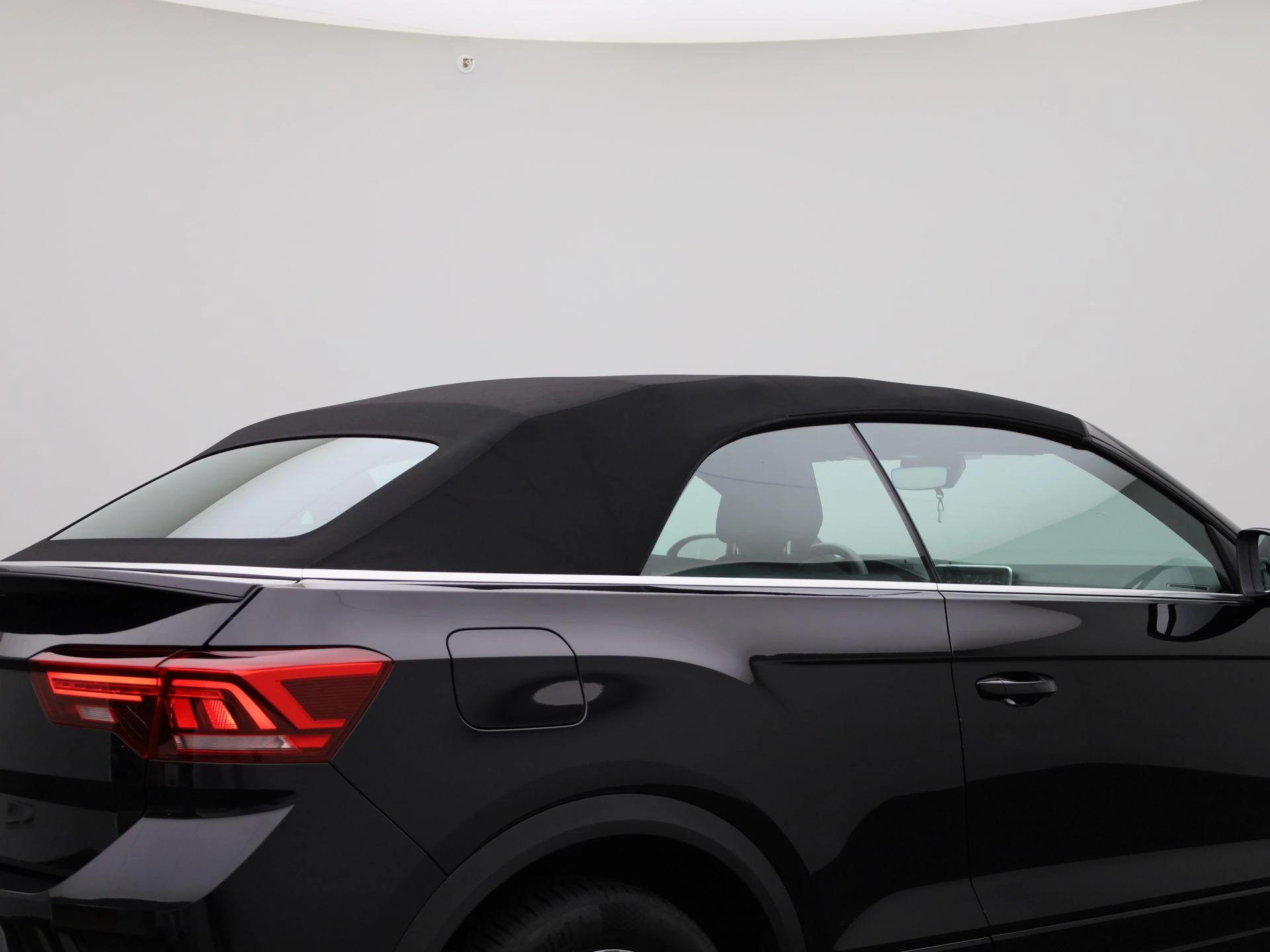 Volkswagen-T-Roc-image-16