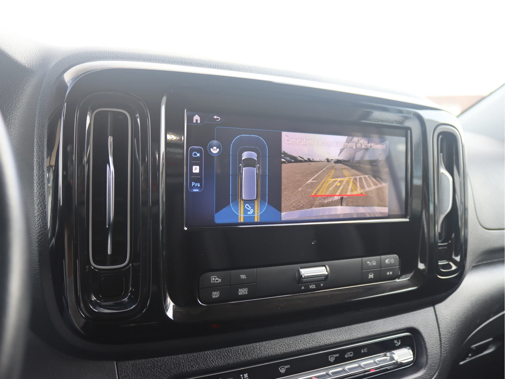 Mercedes-Benz-Vito-image-9