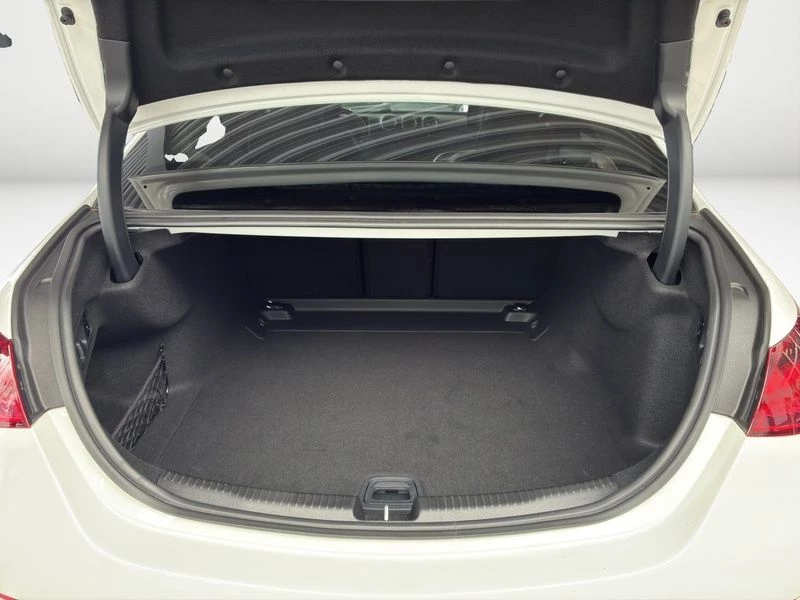 Mercedes-Benz-C-Klasse-image-9