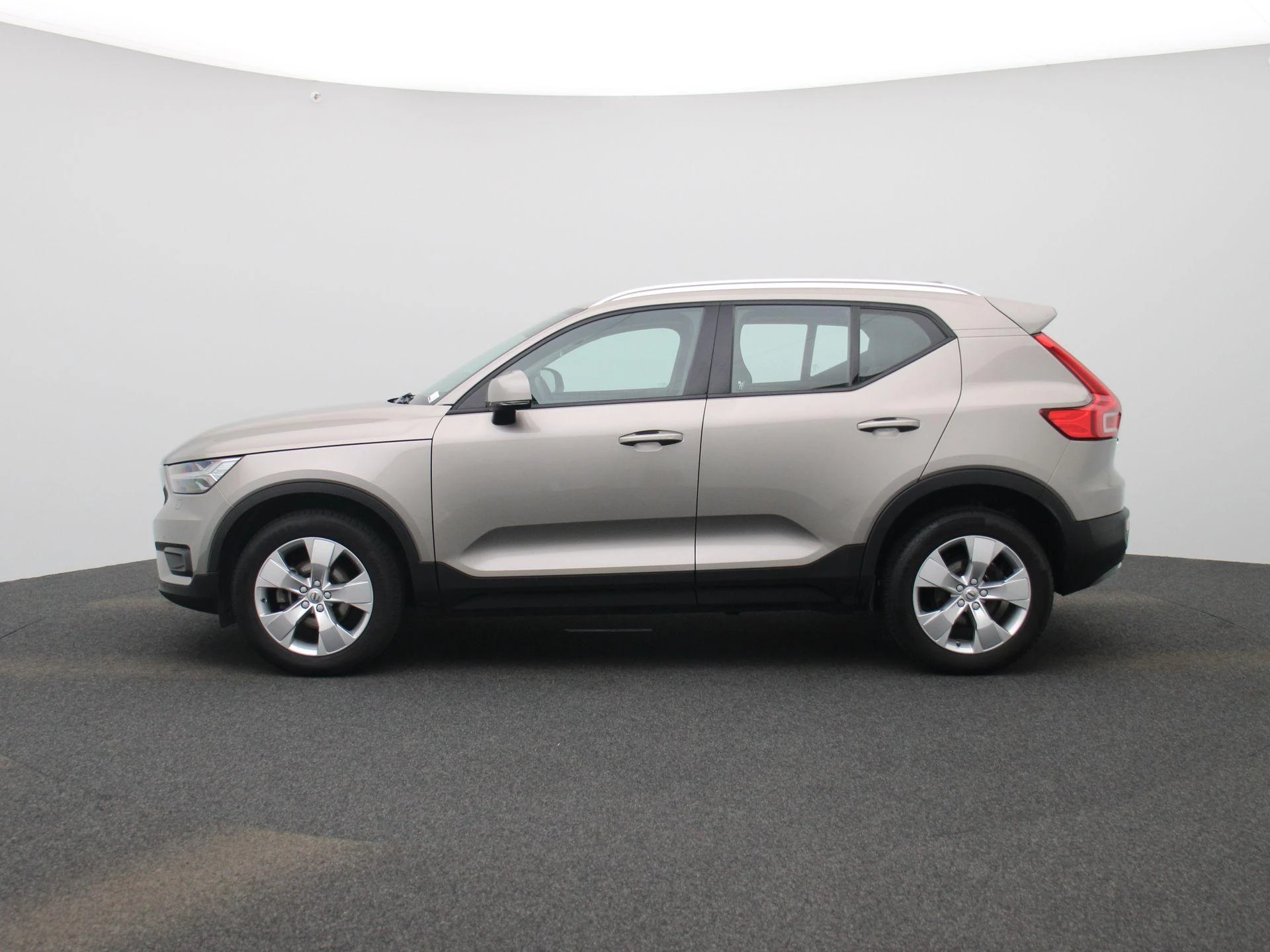 Volvo-XC40-image-3