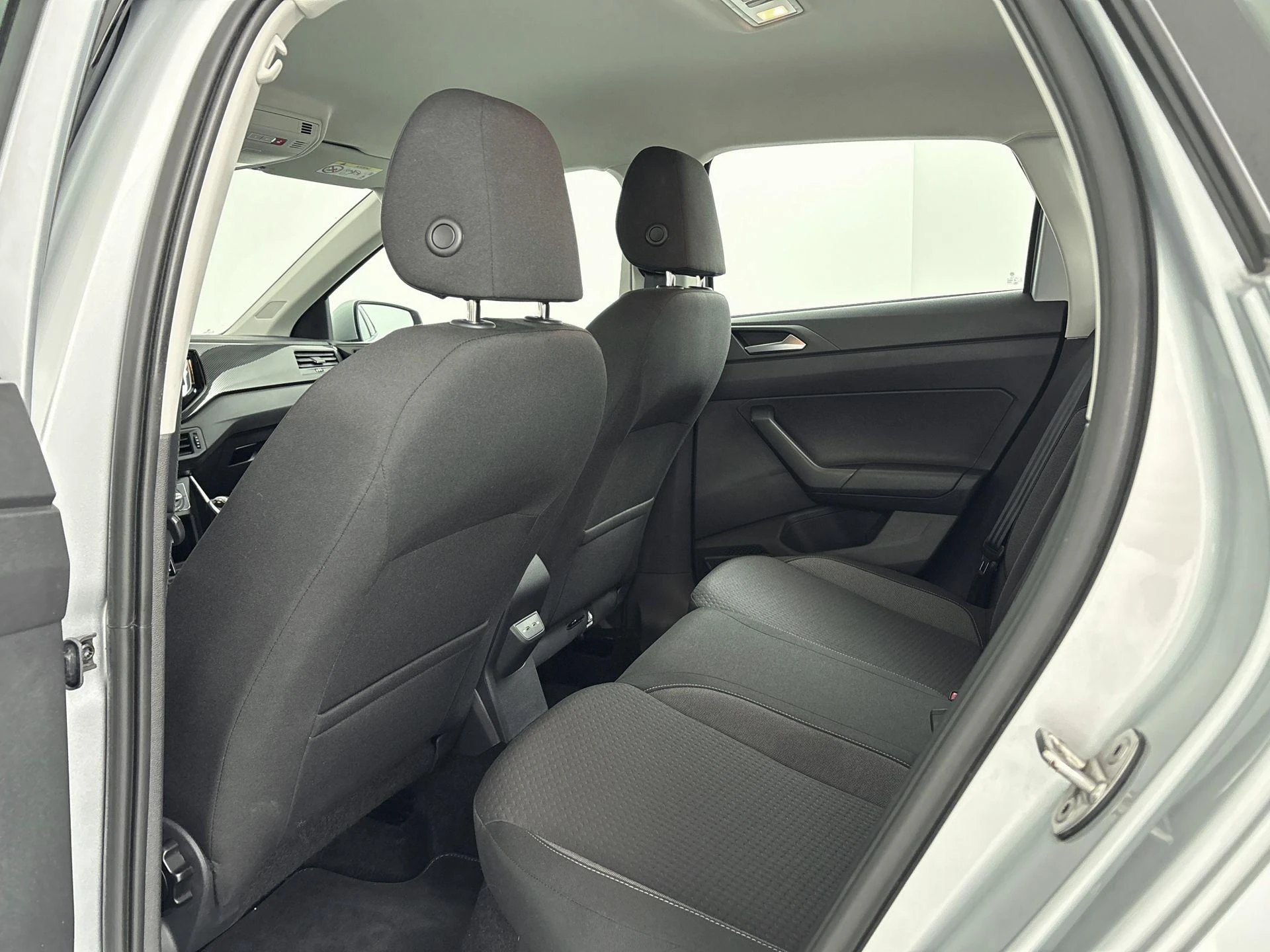 Volkswagen-Polo-image-18
