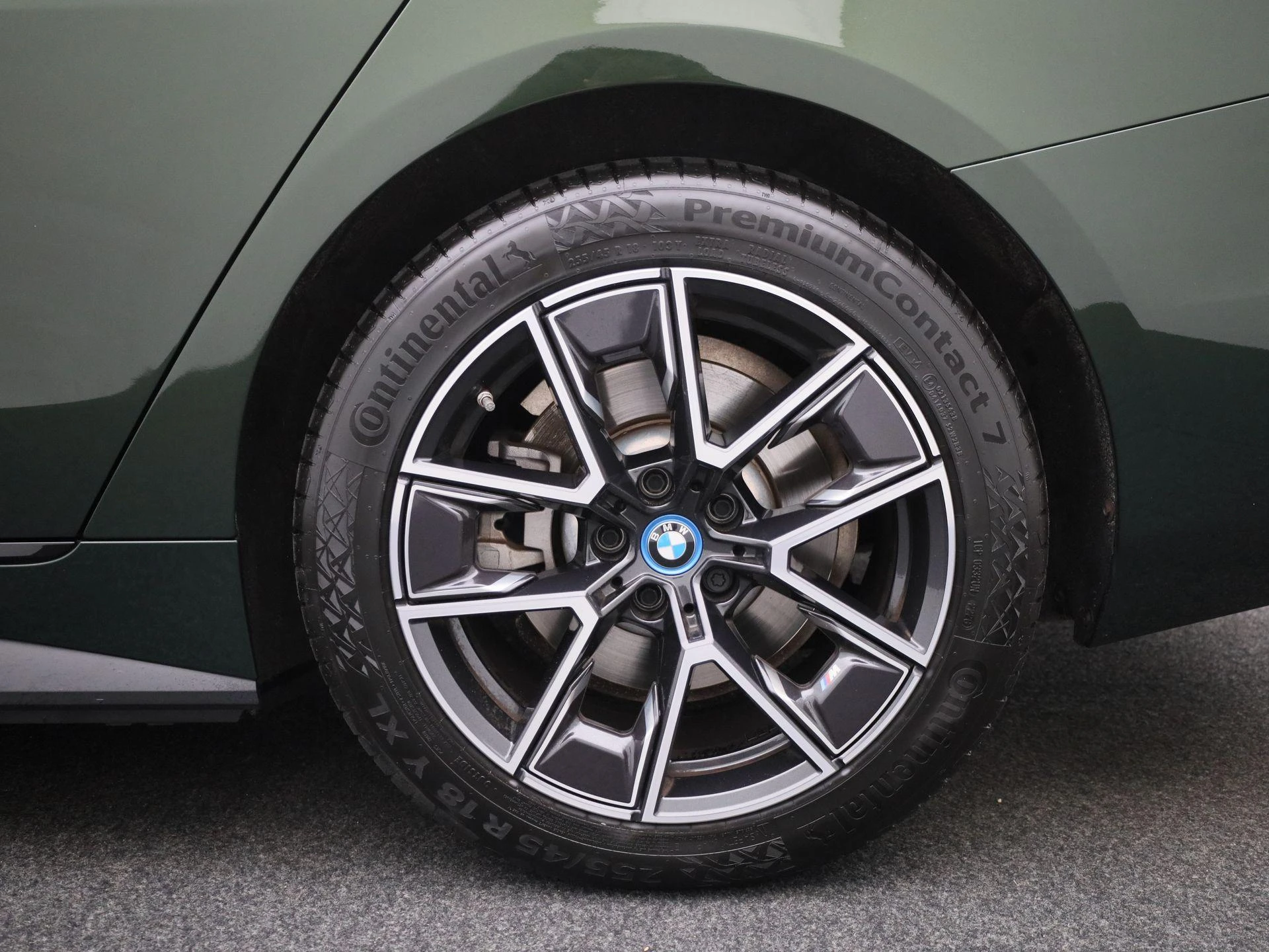 BMW-i4-image-12