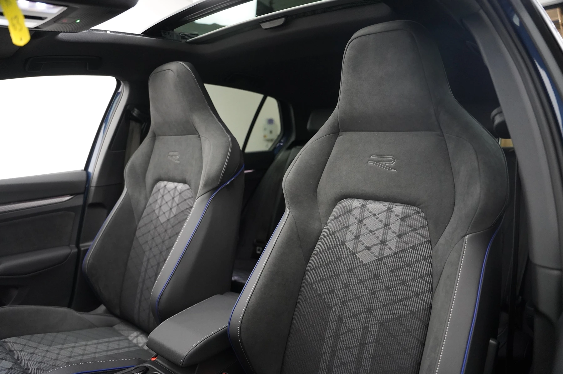 Volkswagen-Golf-image-8