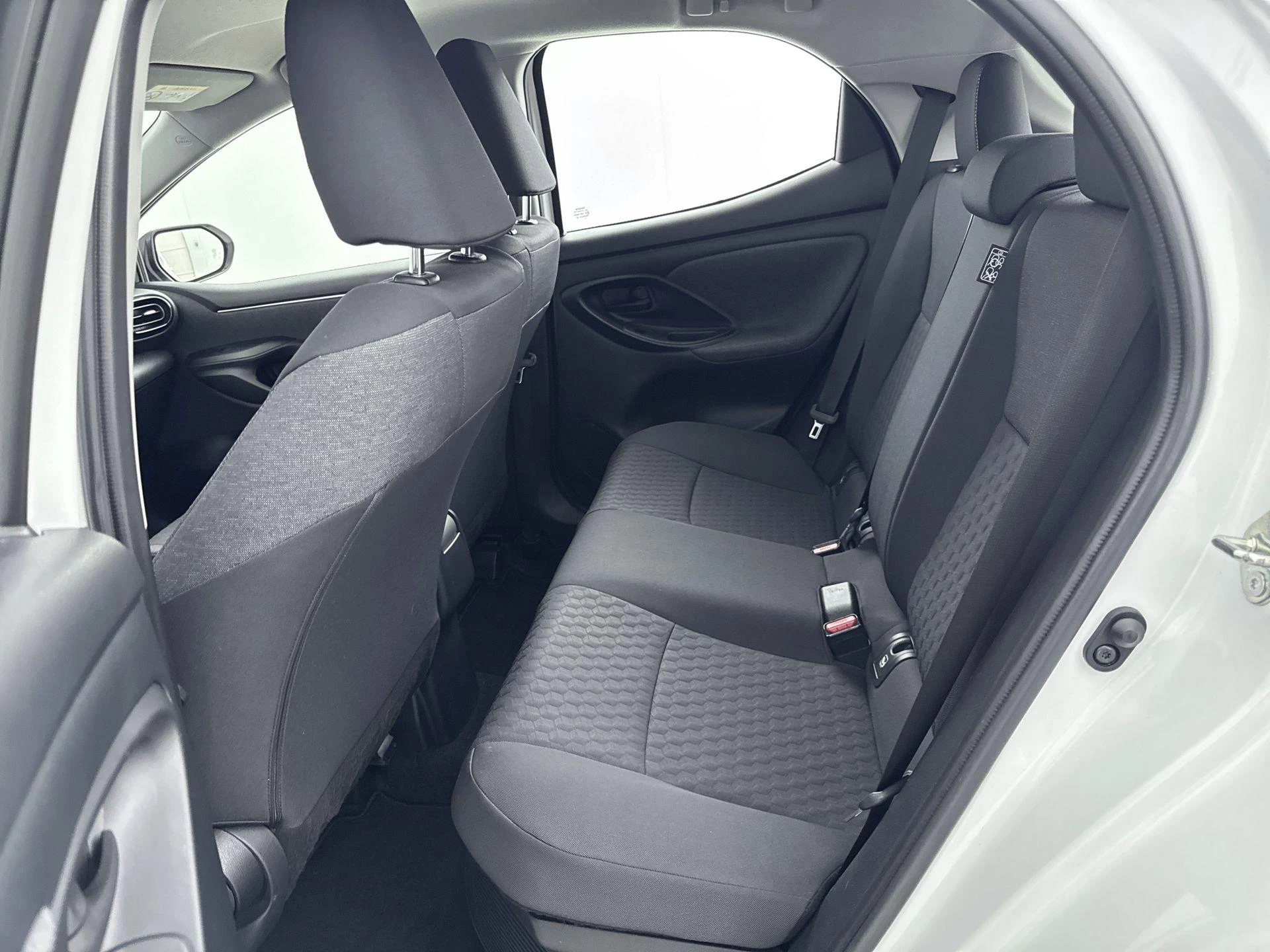 Toyota-Yaris-image-24