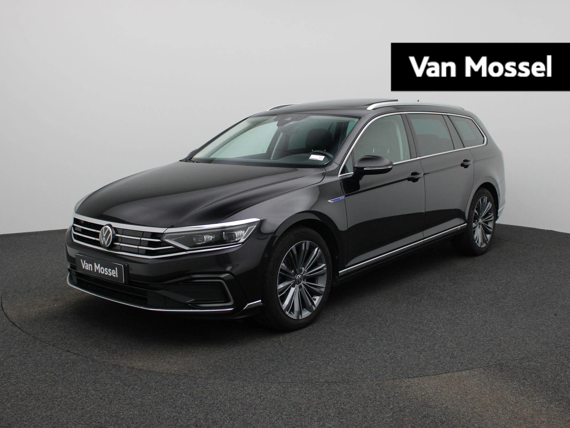 Volkswagen-Passat-image-0