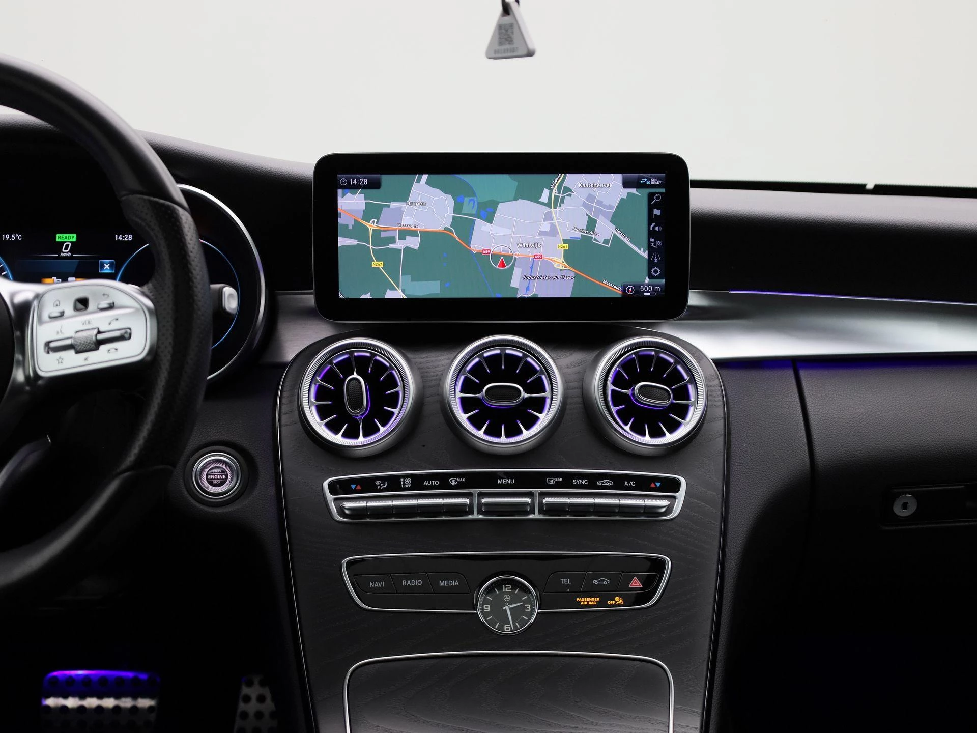 Mercedes-Benz-C-Klasse-image-8