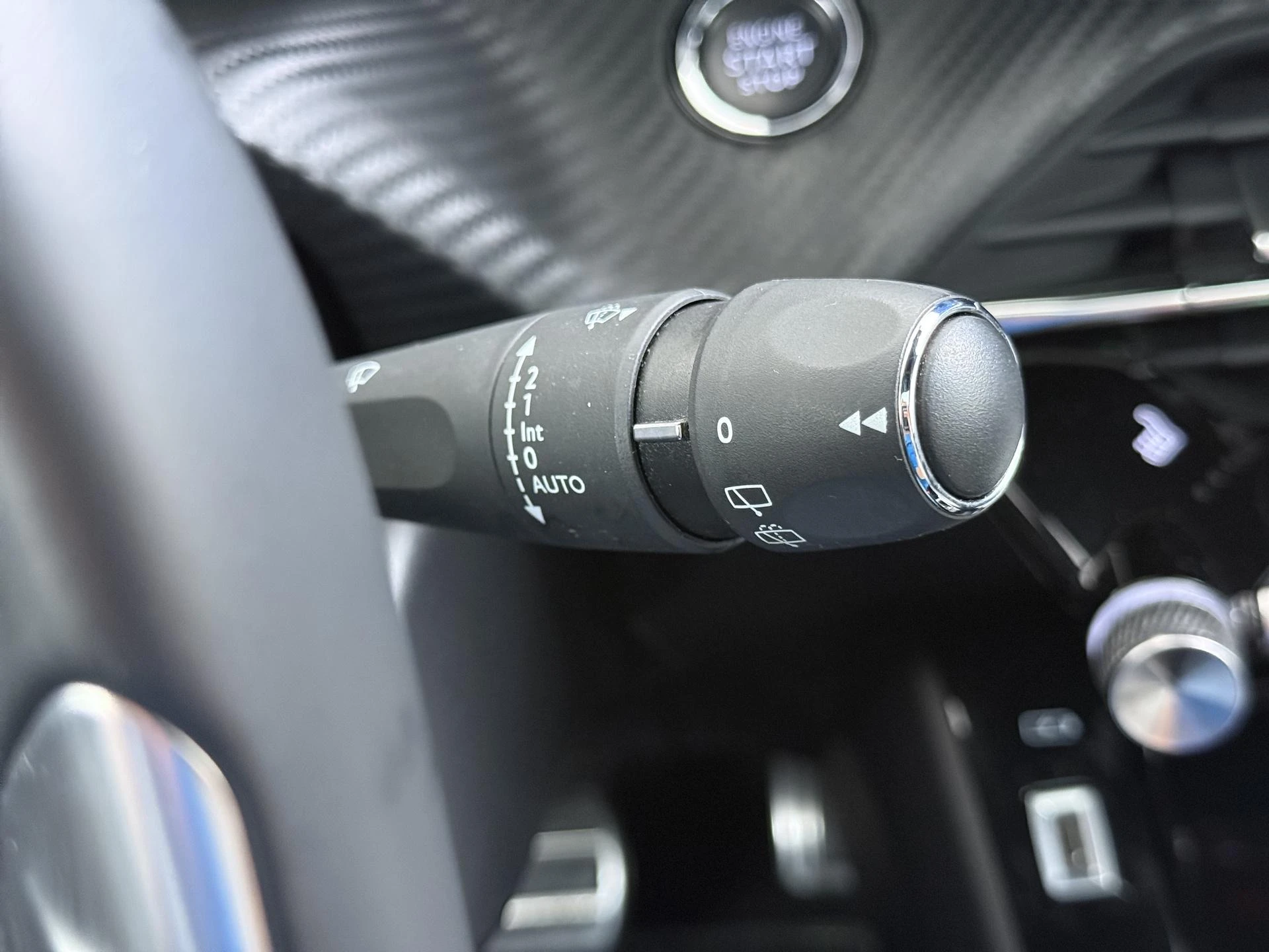 Peugeot-e-2008-image-24