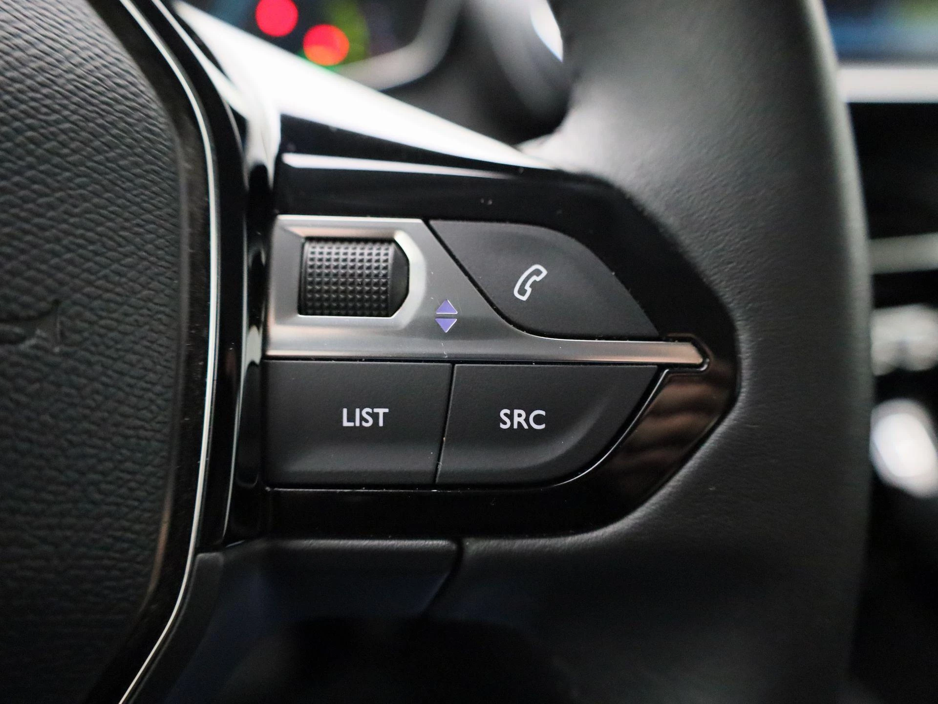 Peugeot-e-208-image-18