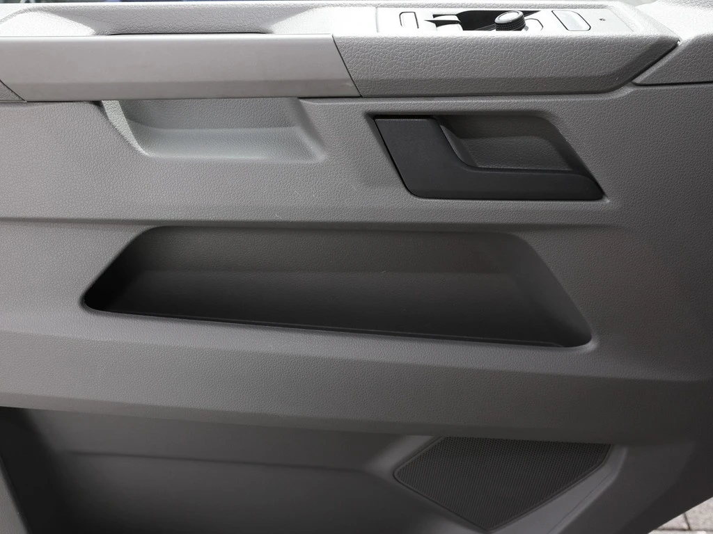 Volkswagen-Transporter-image-13