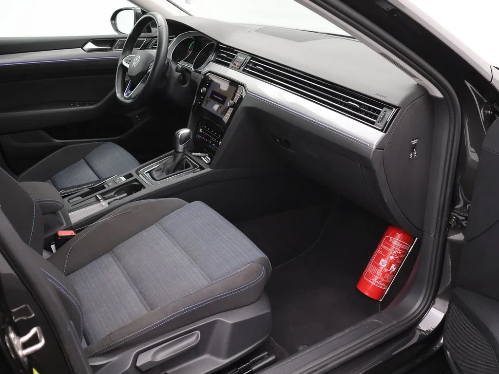 Volkswagen-Passat-image-2