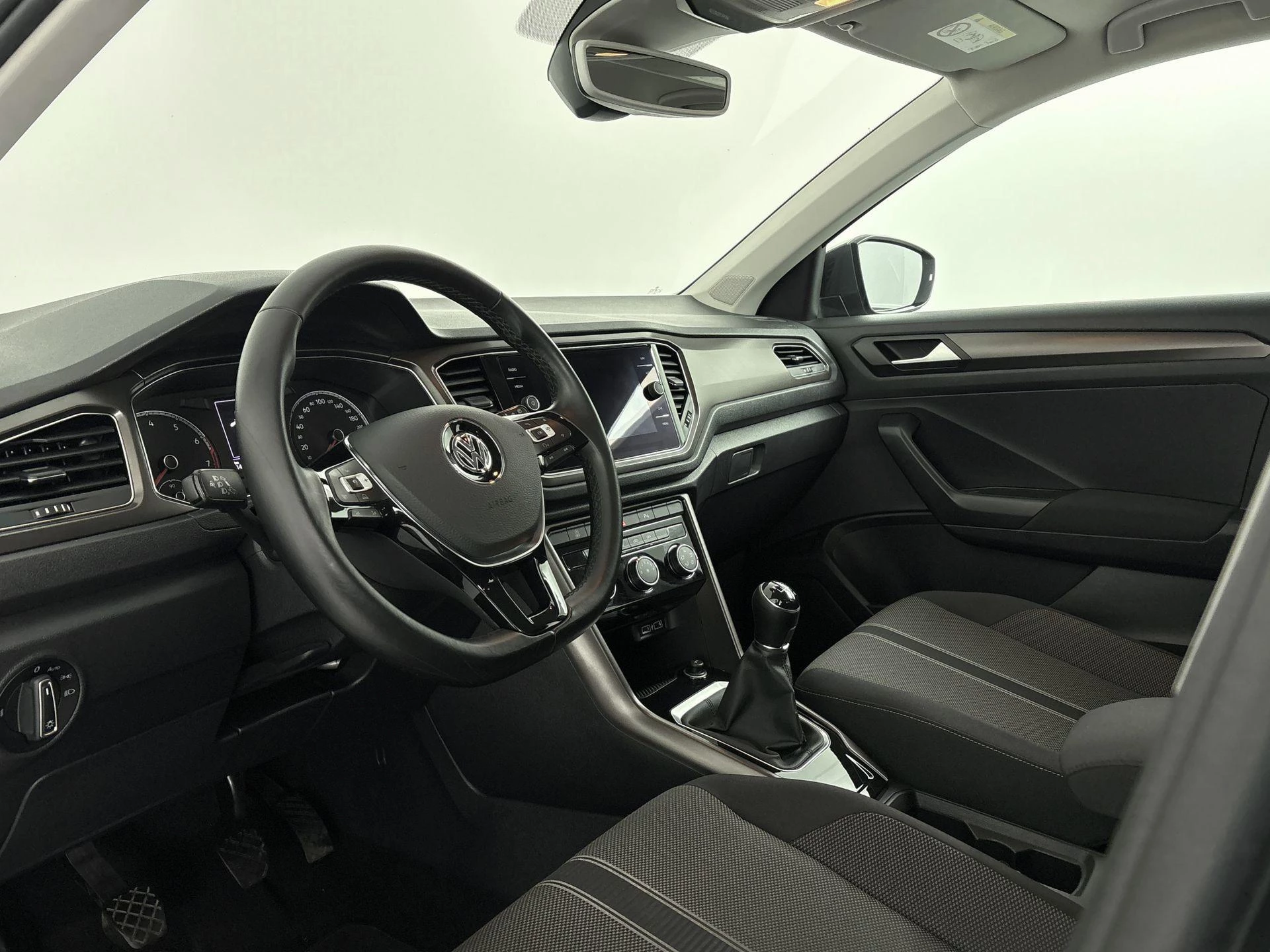 Volkswagen-T-Roc-image-9