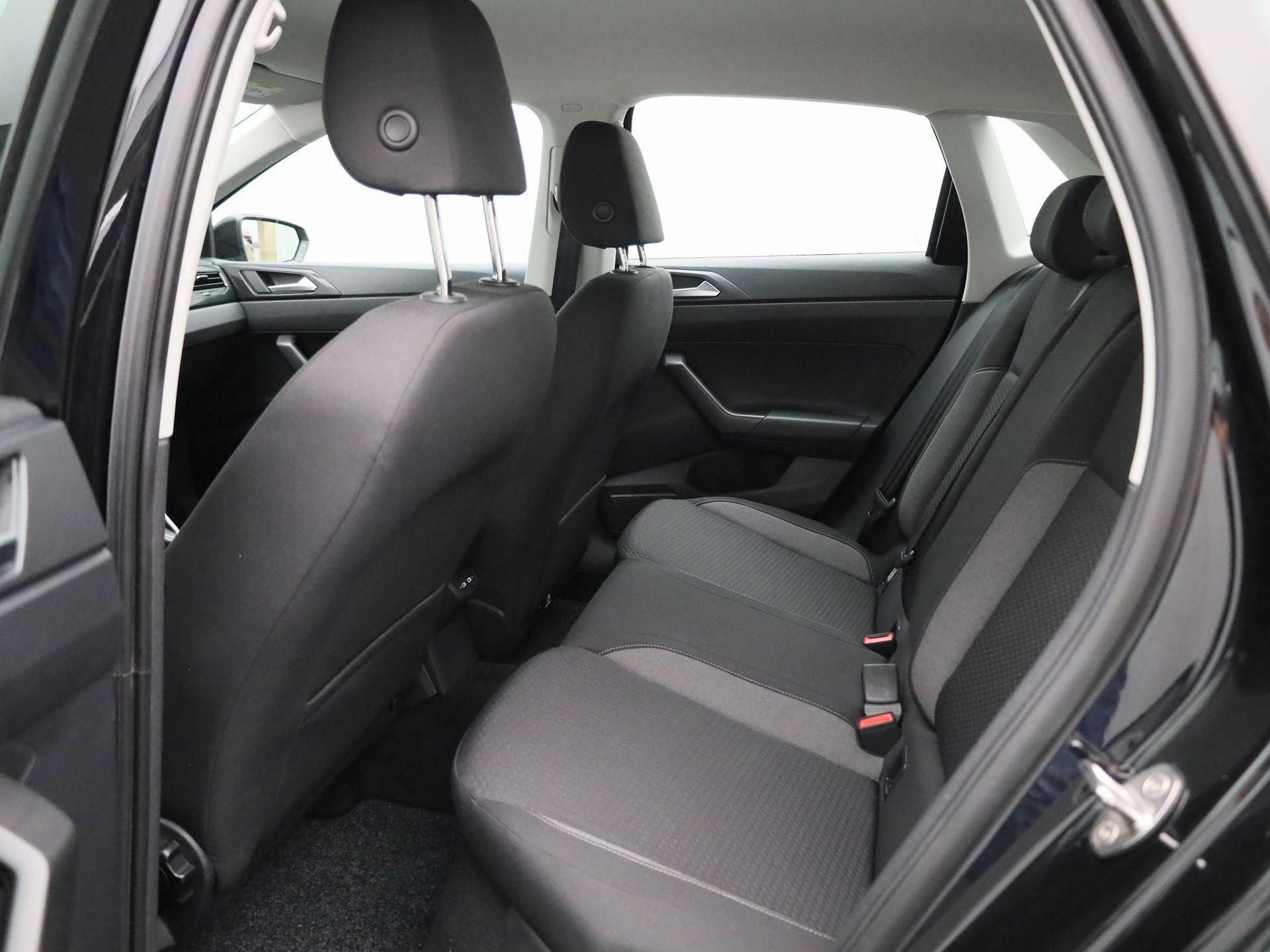 Volkswagen-Polo-image-9