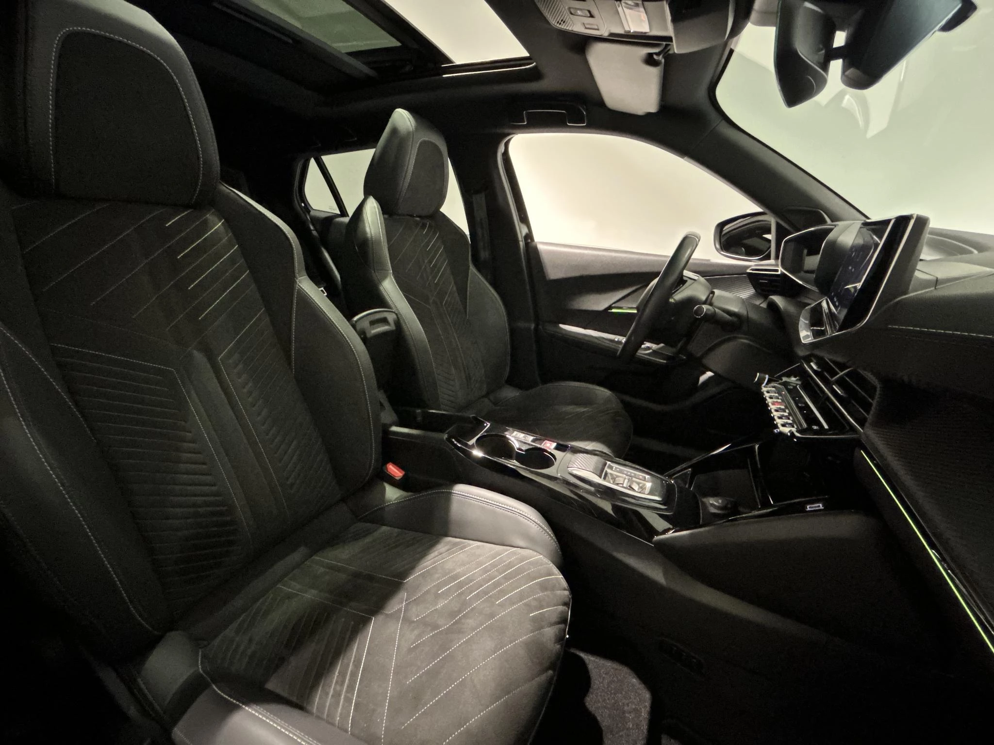Peugeot e-2008 EV GT 54 kWh