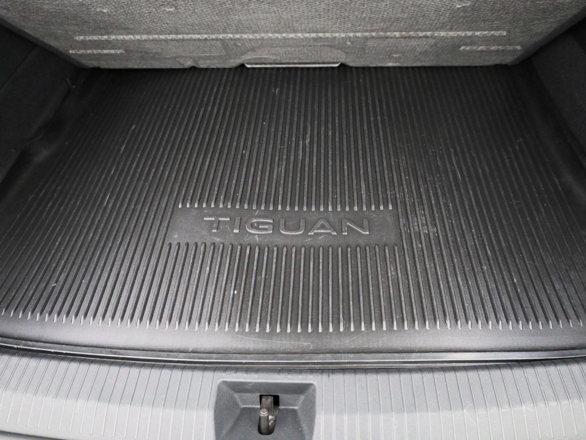 Volkswagen-Tiguan-image-11