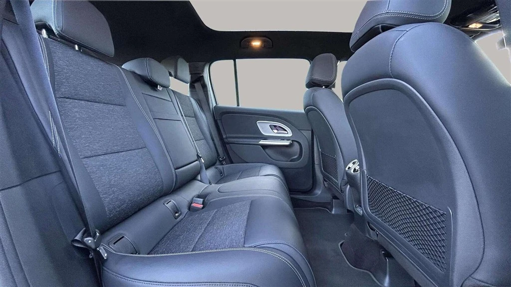 Mercedes-Benz-GLB-image-21
