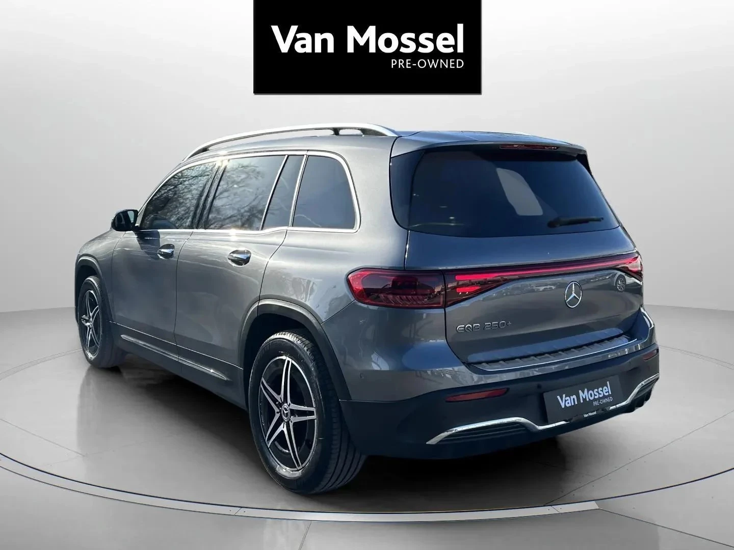 Mercedes-Benz-EQB-image-6