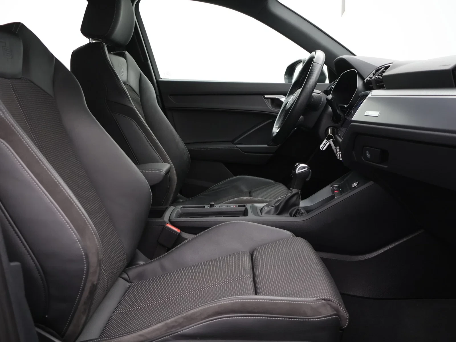 Audi Q3 PHEV Audi Q3 PHEV 45TFSIe 245PK *AUTOMAAT*LEDER*CAMERA*PDC*NAVI*CRUISE*...*