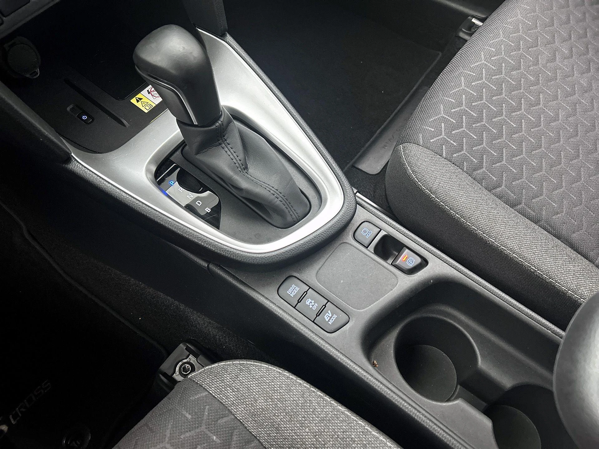 Toyota-Yaris Cross-image-25