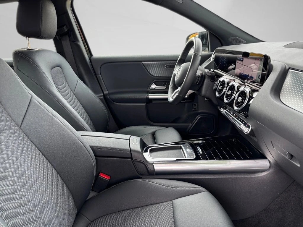 Mercedes-Benz-GLA 200-image-14