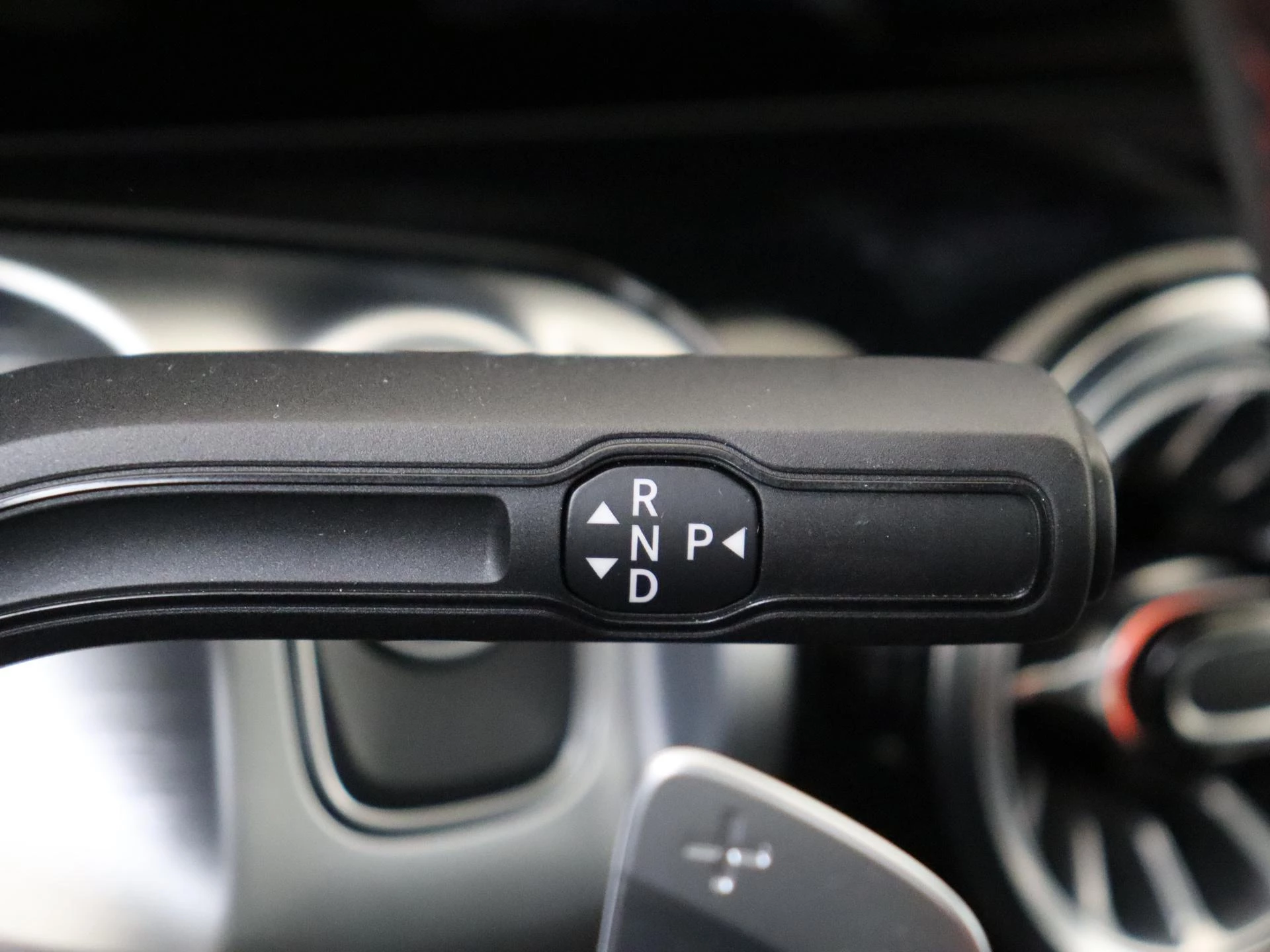 Mercedes-Benz-EQB-image-14