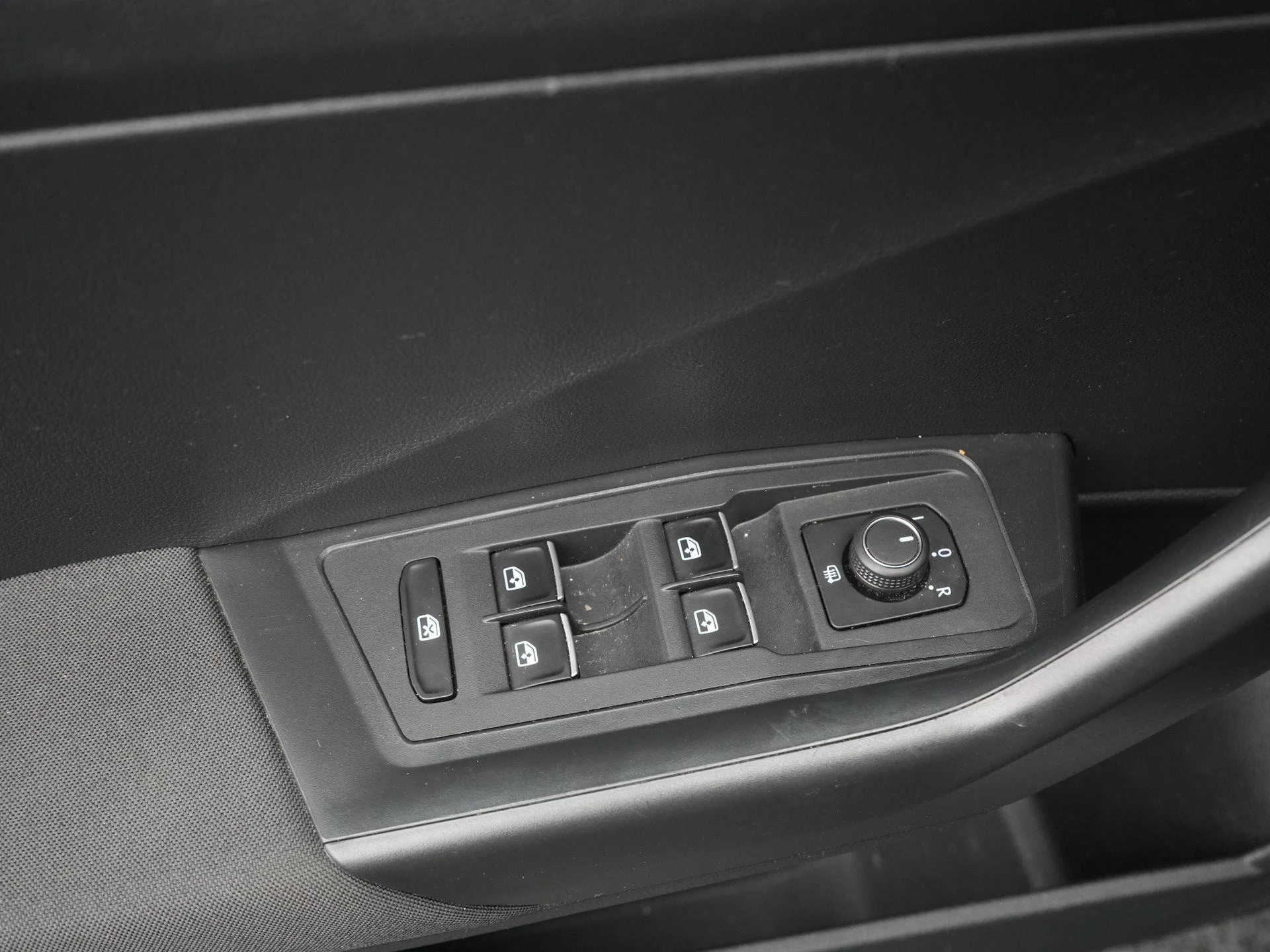 Volkswagen-T-Roc-image-26