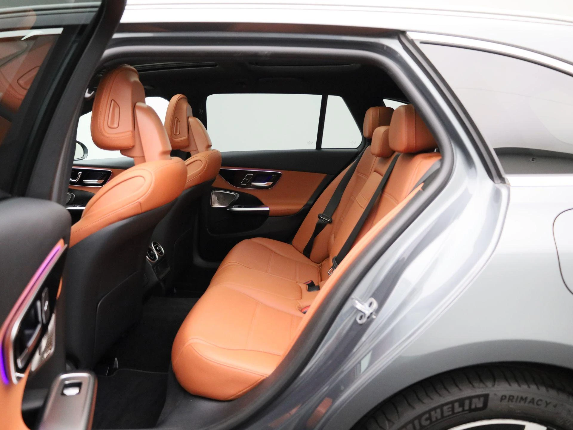 Mercedes-Benz-C-Klasse-image-10