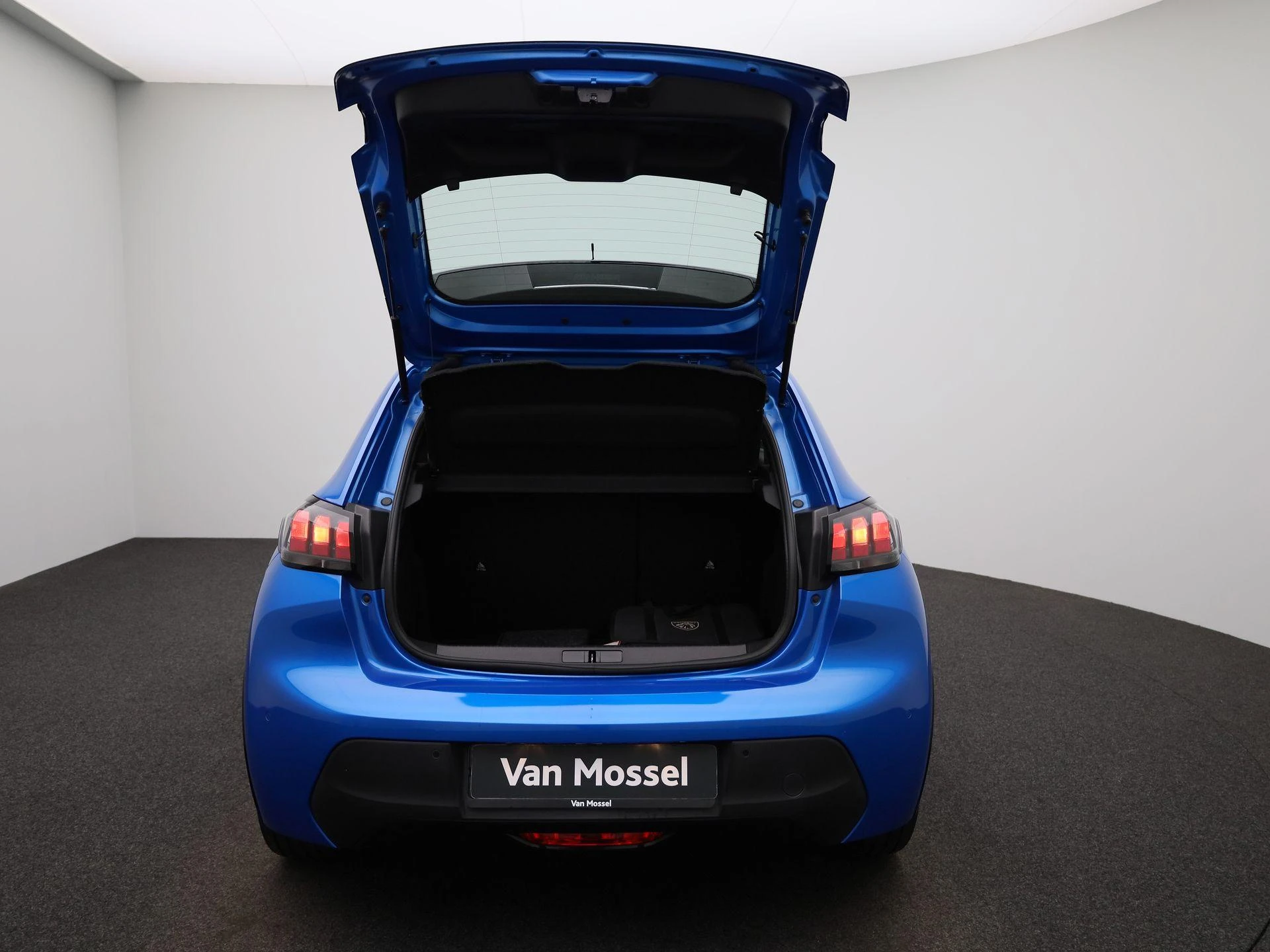 Peugeot-e-208-image-10