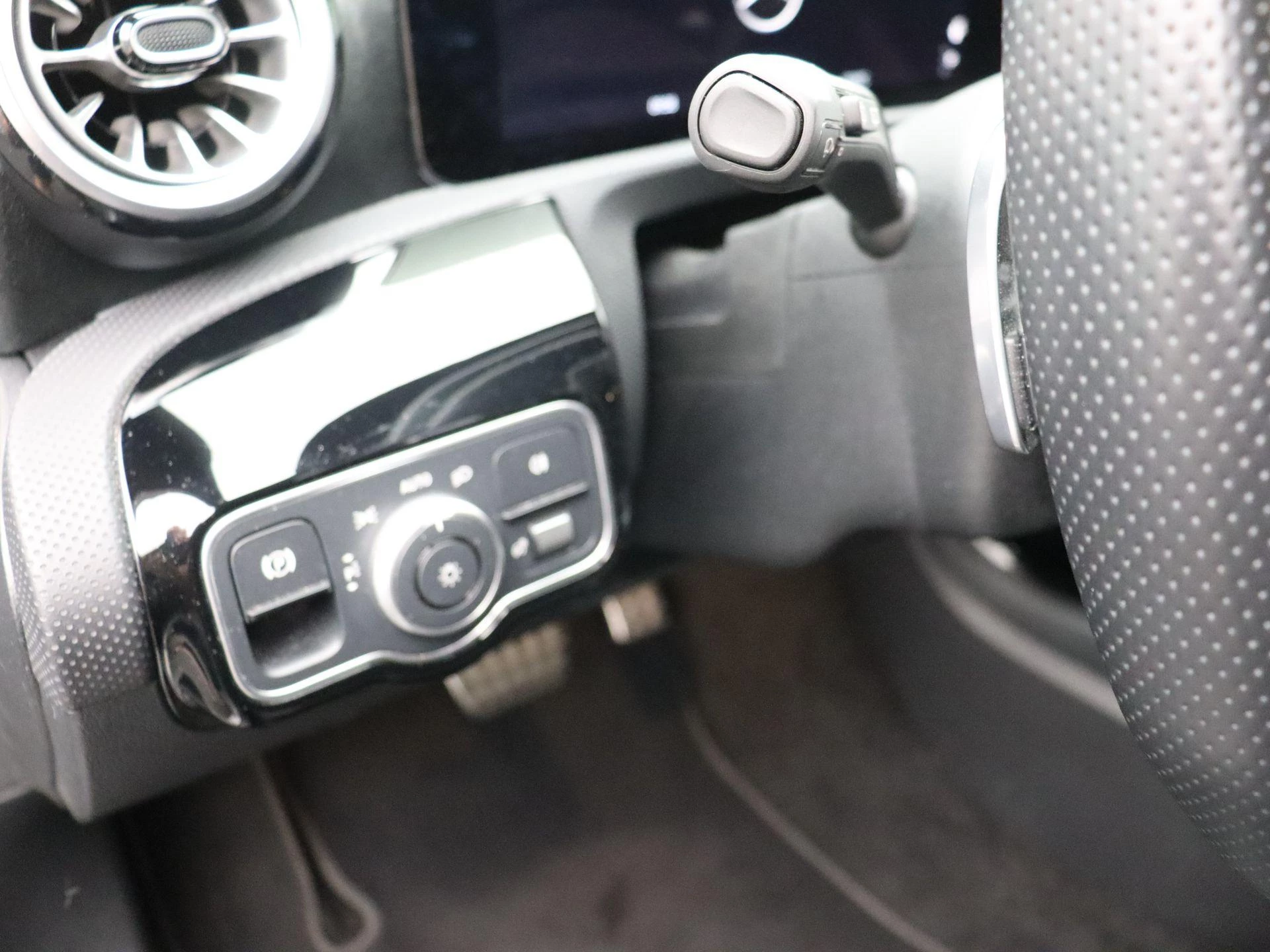 Mercedes-Benz Classe A 250 e AMG Line + MULTIBEAM LED + PANORAMISCH DAK + CARPLAY +