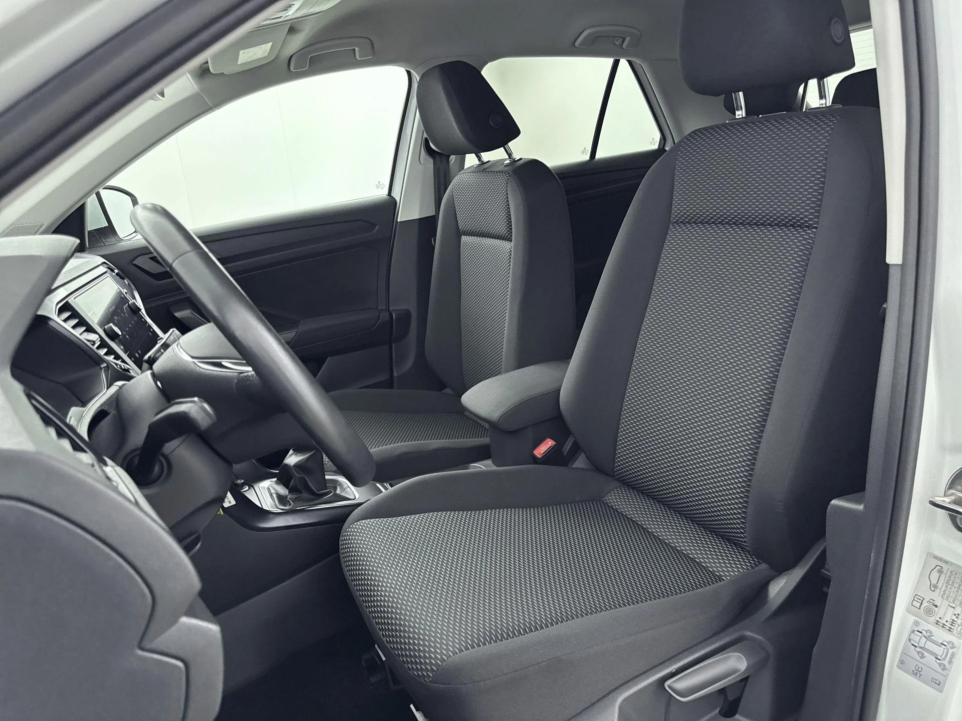 Volkswagen-T-Roc-image-23