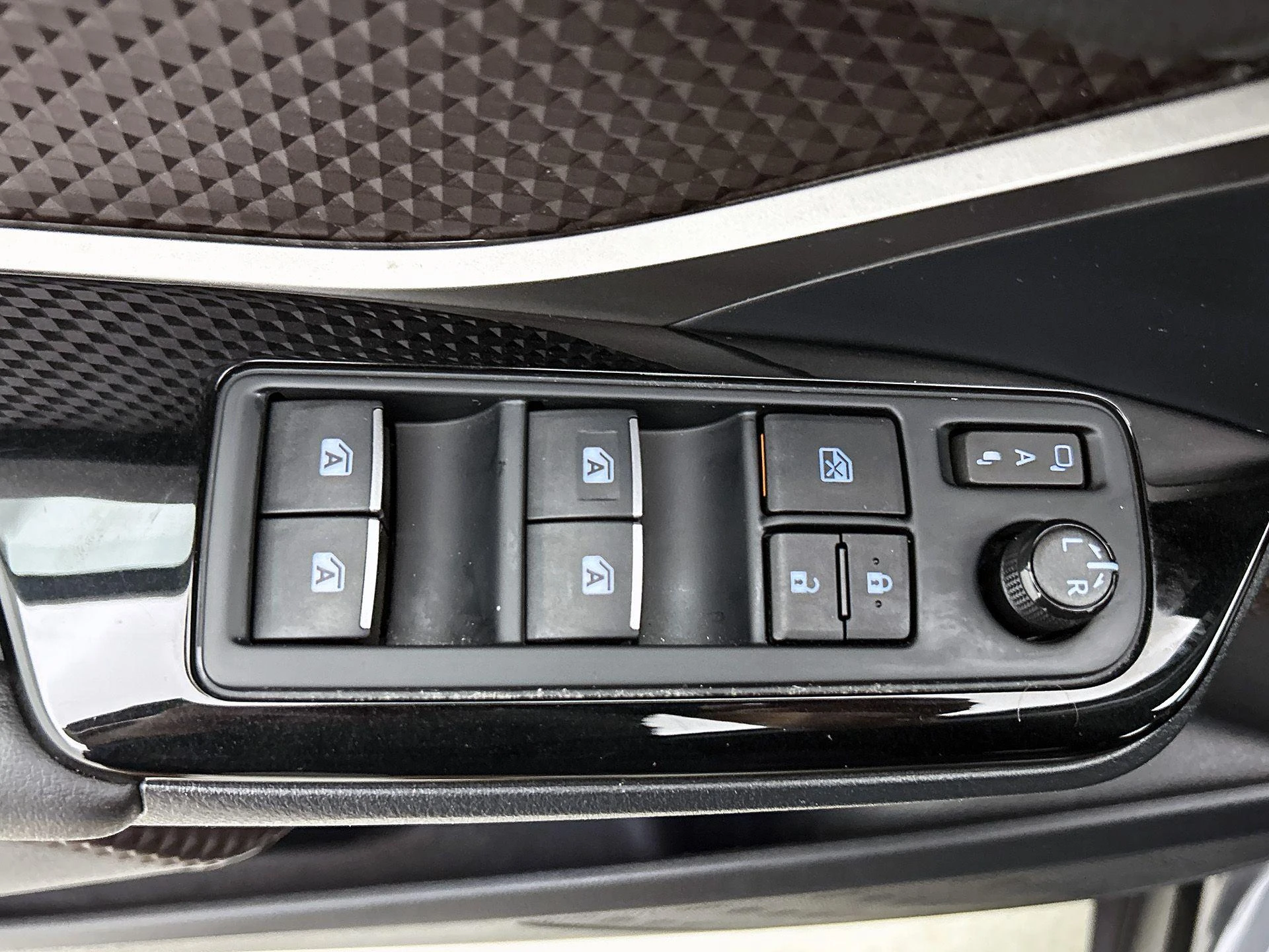Toyota-C-HR-image-36
