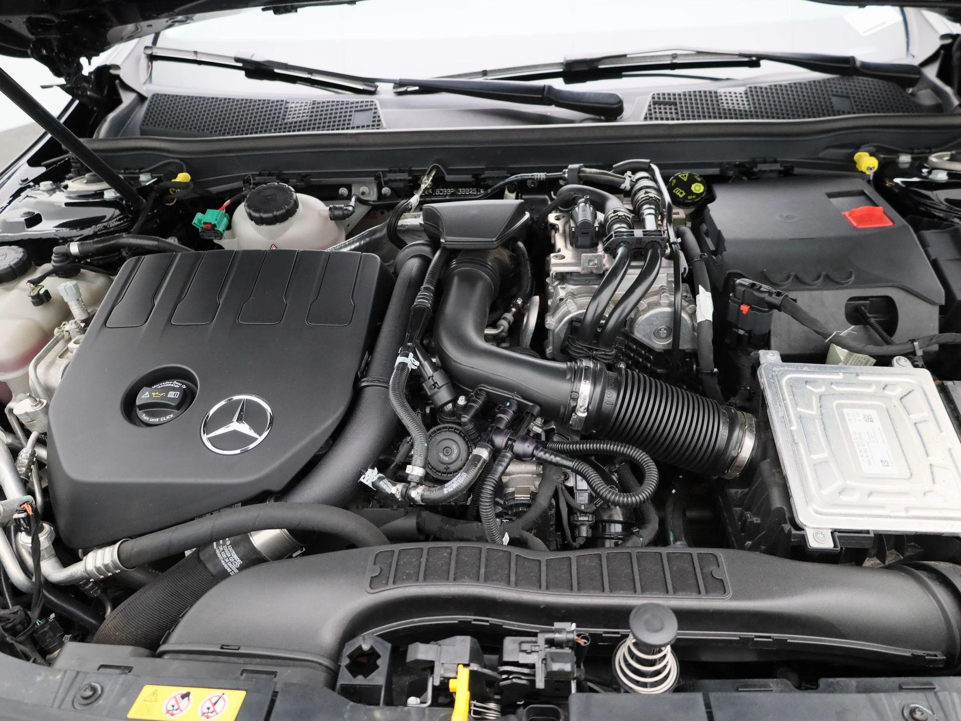 Mercedes-Benz-CLA-image-35