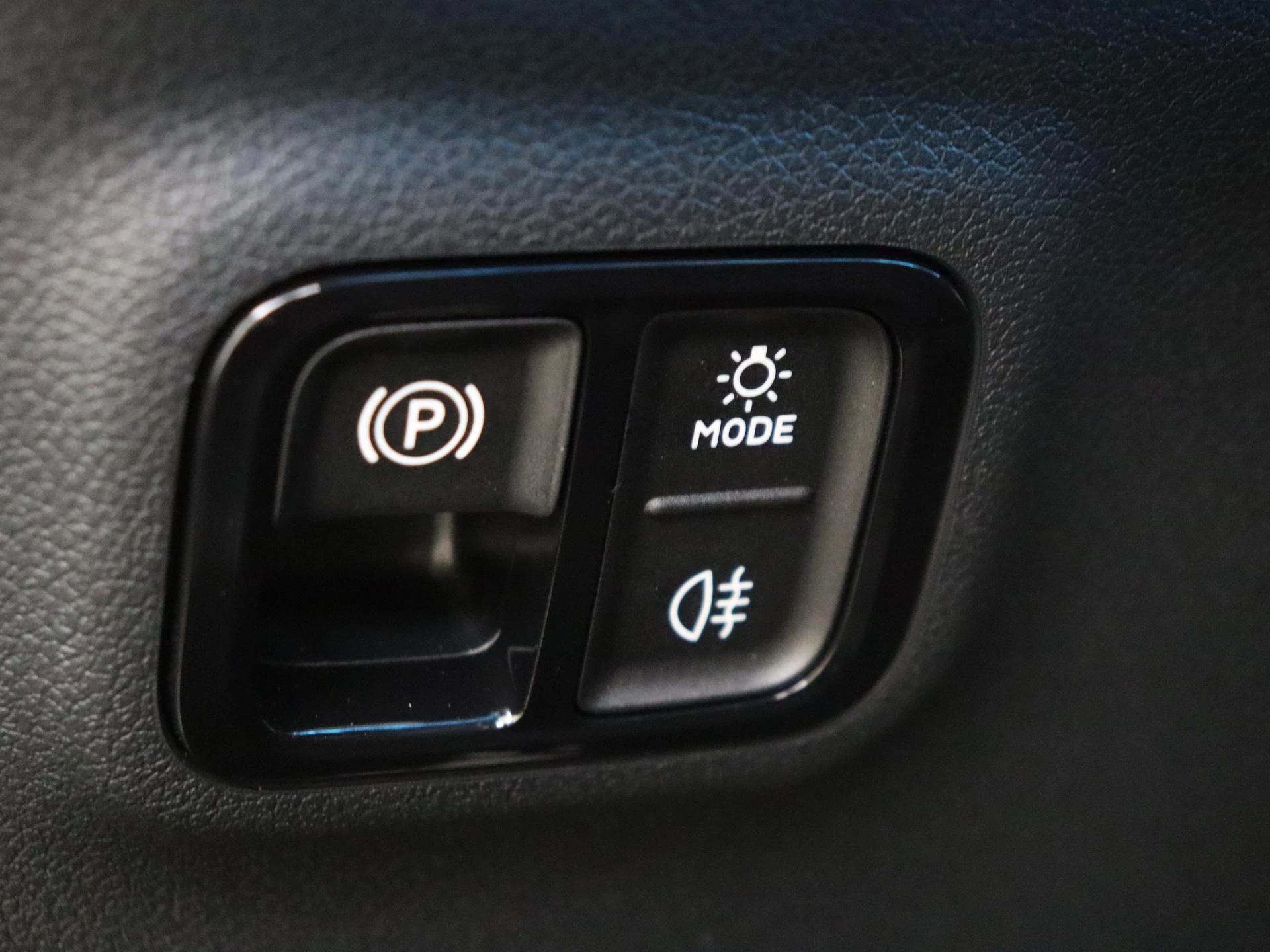 Mercedes-Benz-CLA-image-24