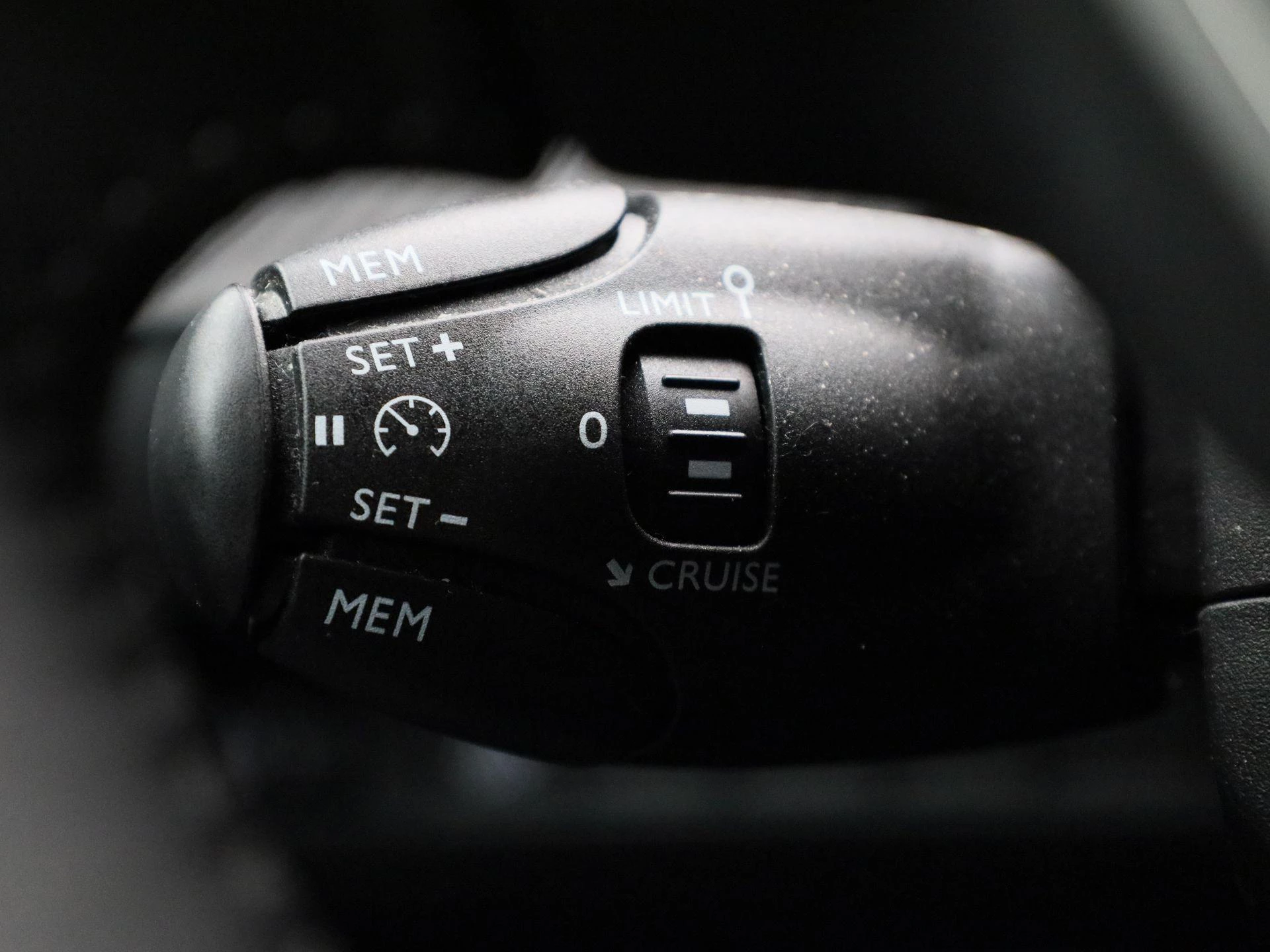 Peugeot-e-208-image-18