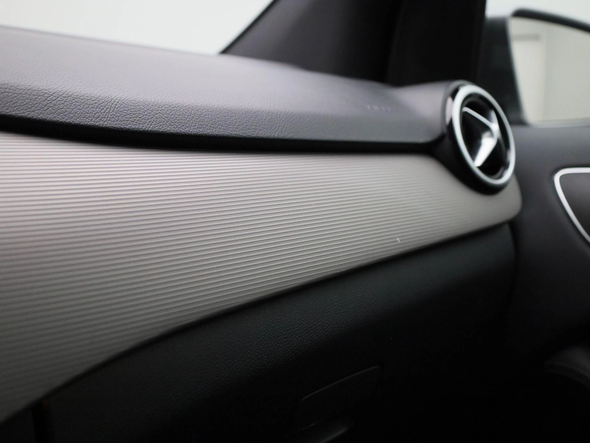 Mercedes-Benz-B-Klasse-image-23