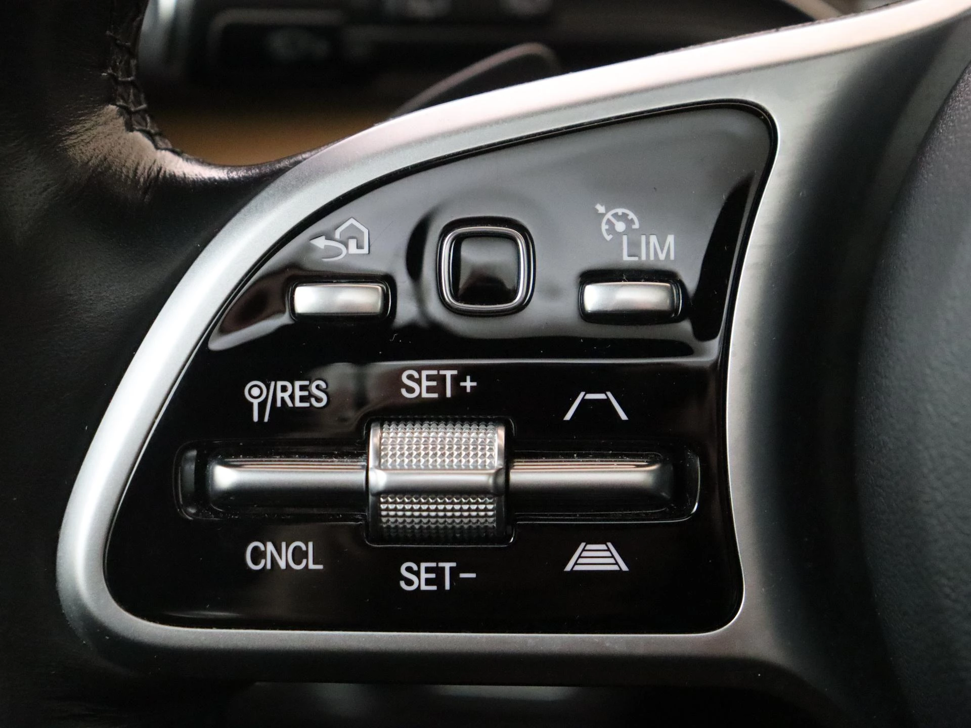 Mercedes-Benz-GLE-image-13