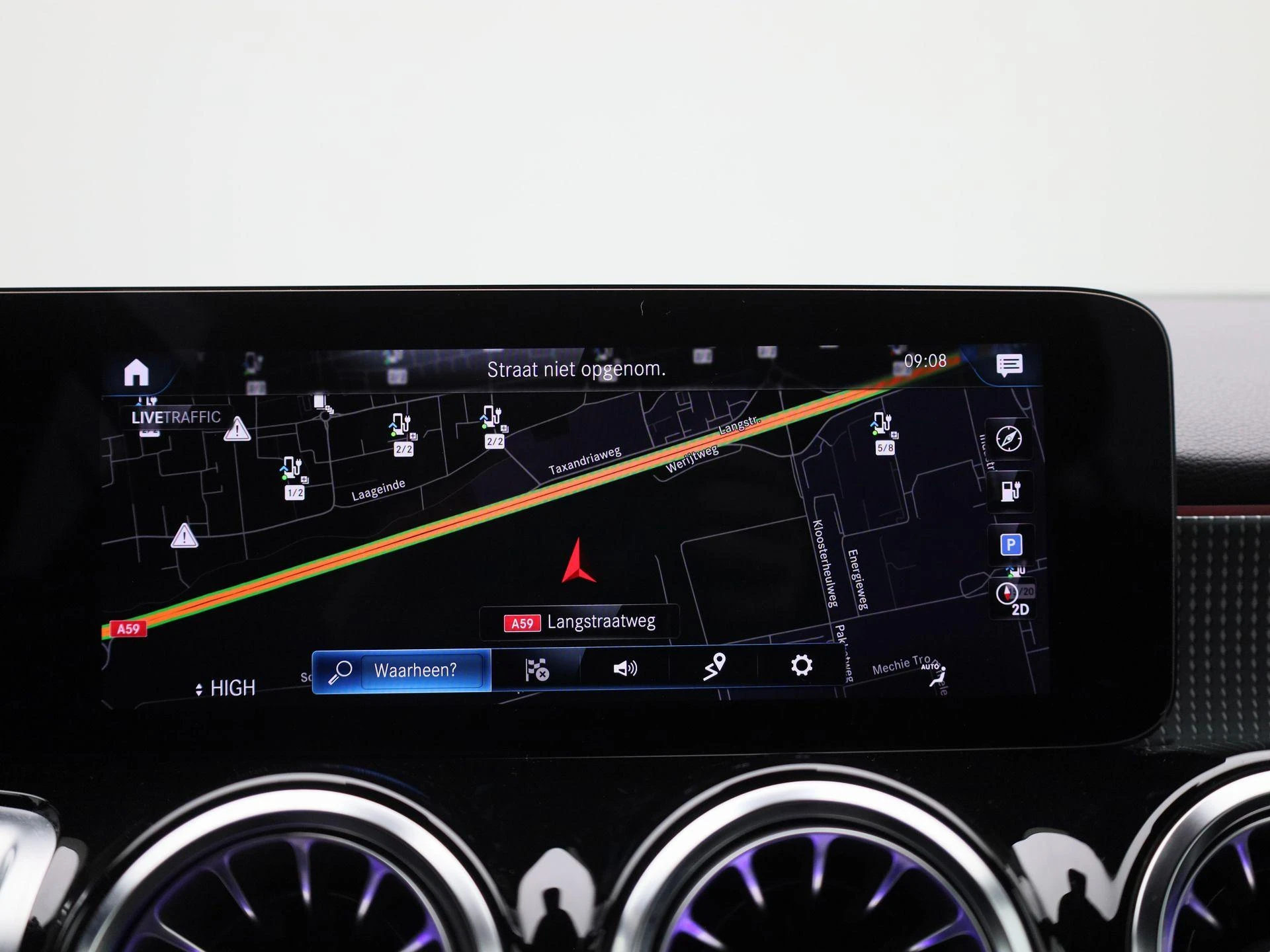 Mercedes-Benz-EQB-image-17