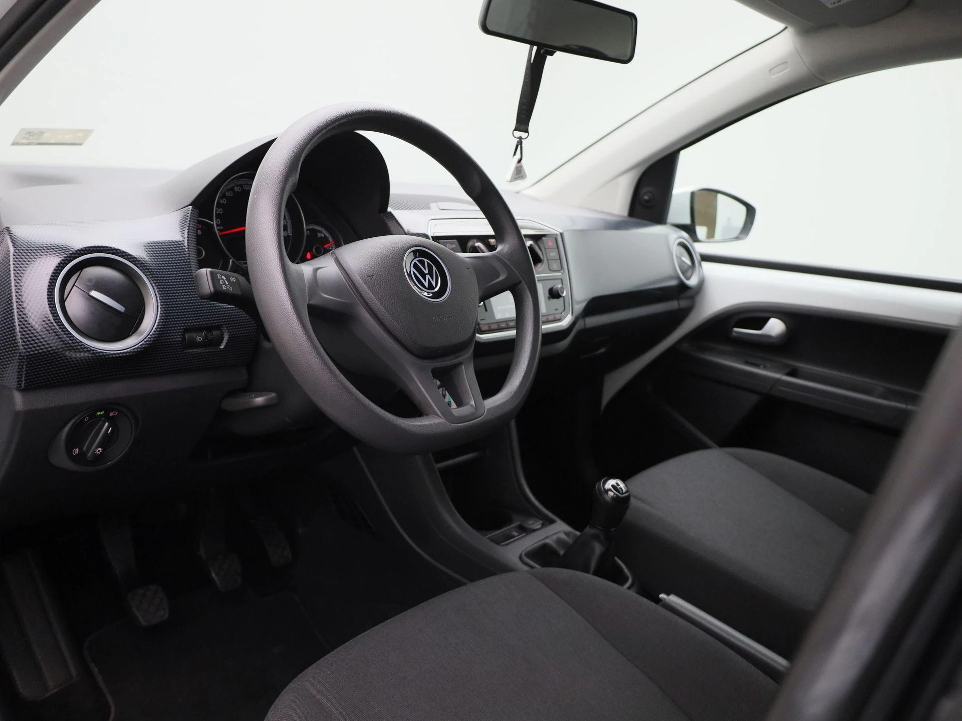 Volkswagen-up!-image-24